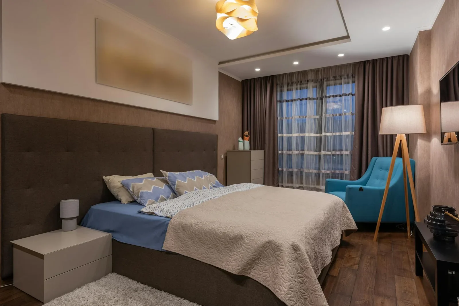 Không gian đương đại tinh tế với nội thất tối giản, đường nét hiện đại và ánh sáng nhẹ nhàng tạo cảm giác thư thái. | Thiết kế nội thất 24