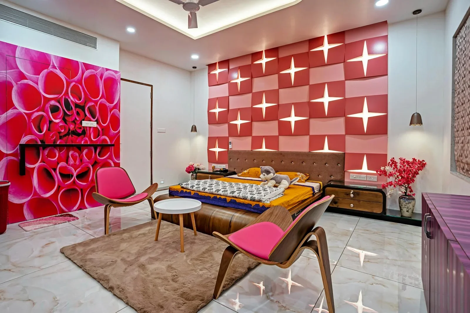 Phòng ngủ hiện đại nổi bật với họa tiết tường sinh động cùng nội thất êm ái, kiến tạo không gian thư giãn tuyệt vời. | Thiết kế nội thất 24