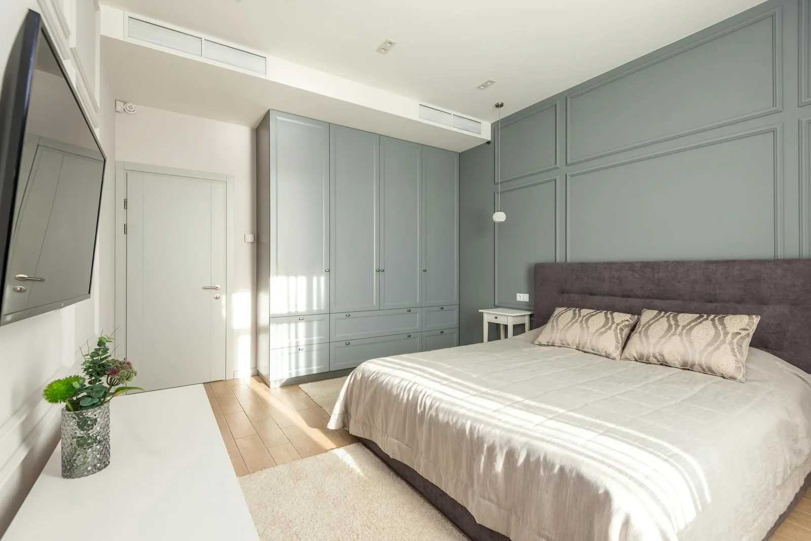 Thiết kế tối giản tinh tế cùng nội thất thanh lịch, tận dụng ánh sáng tự nhiên tạo vẻ thông thoáng nhẹ nhàng. | Thiết kế nội thất 24