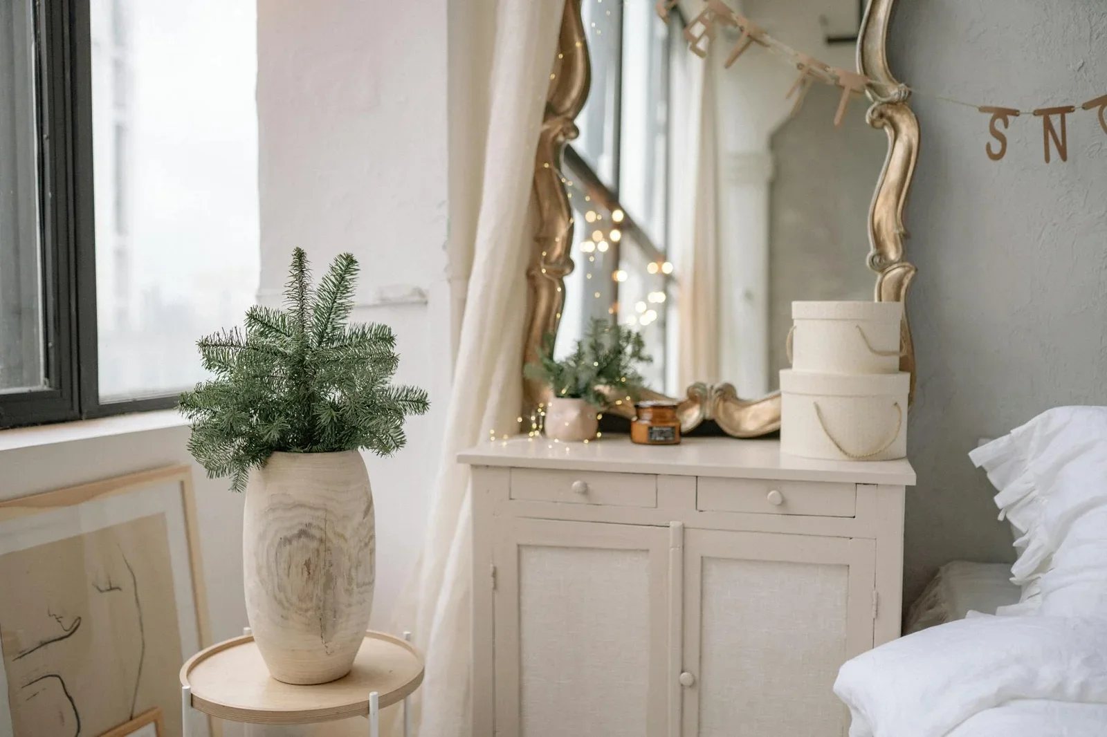 Phòng ngủ ấm áp và cuốn hút với nội thất trang nhã kết hợp chất liệu tự nhiên tạo không gian nghỉ ngơi hoàn hảo. | Thiết kế nội thất 24