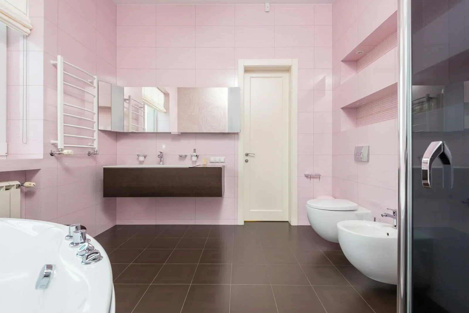 Interior of modern bathroom in pink and brown colors with wh | Thiết kế nội thất 24