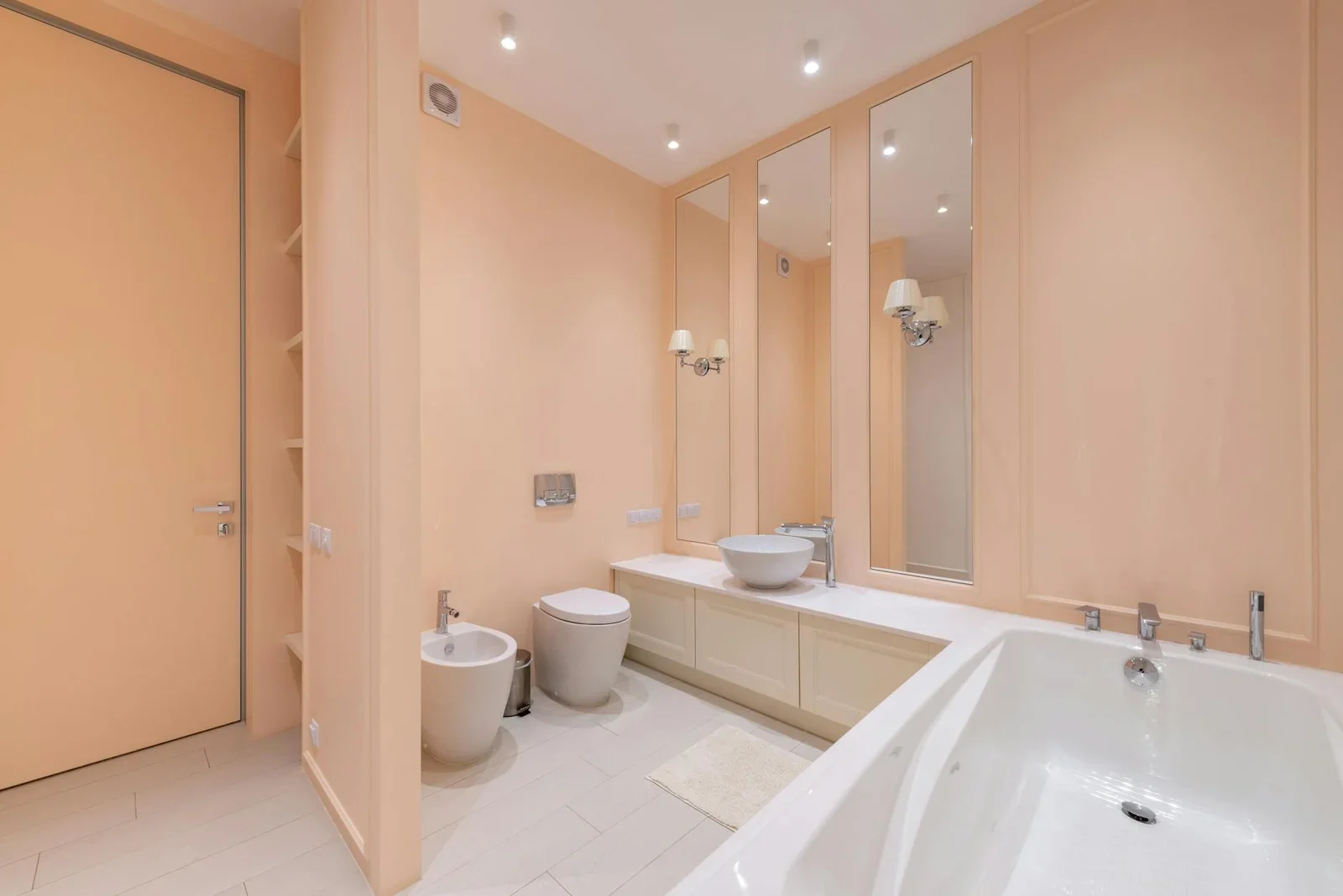 Interior of spacious bathroom with beige walls and clean whi | Thiết kế nội thất 24