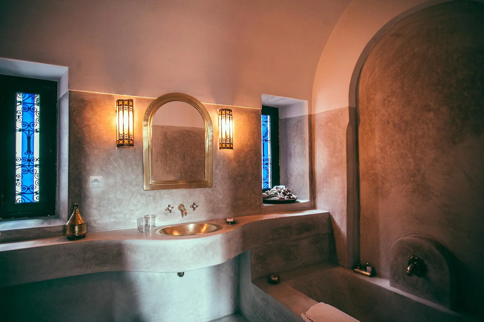 Interior design of modern spacious bathroom in Moroccan styl | Thiết kế nội thất 24
