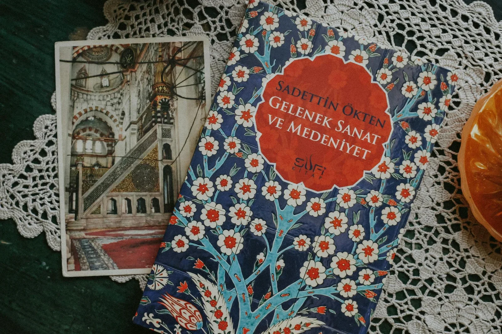 Beautiful Turkish book and mosque image on a lace tablecloth | Thiết kế nội thất 24