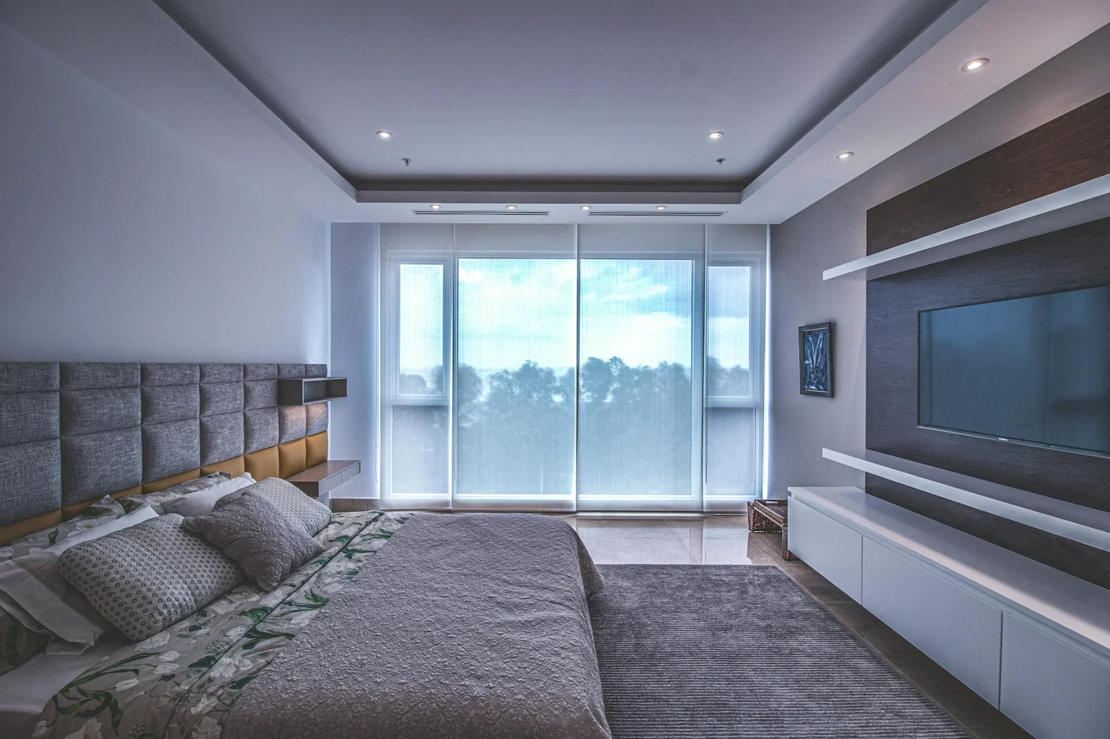Spacious luxury bedroom with a modern design, featuring a la | Thiết kế nội thất 24