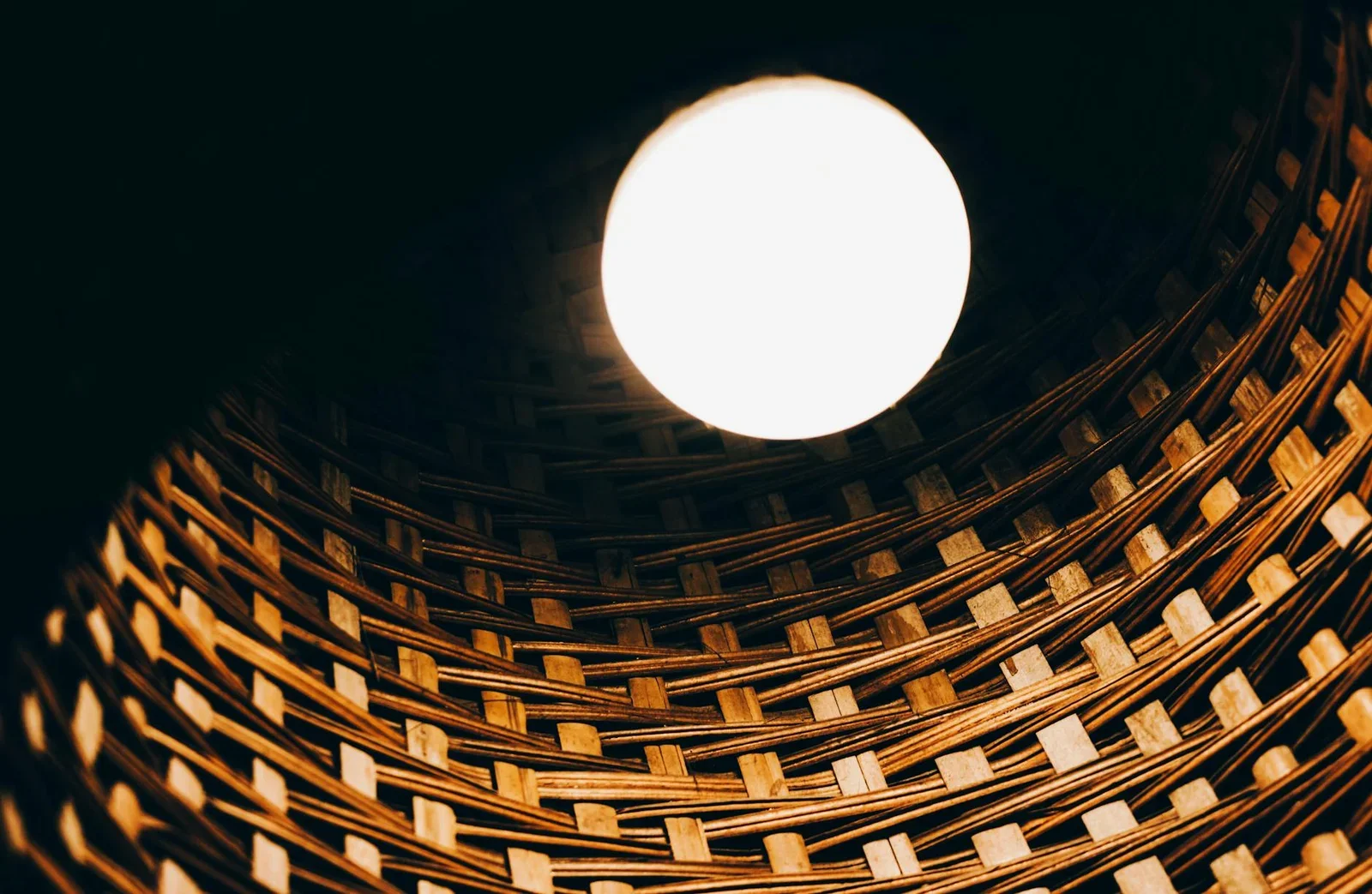 Warm light bulb illuminating intricate basket weave pattern. | Thiết kế nội thất 24