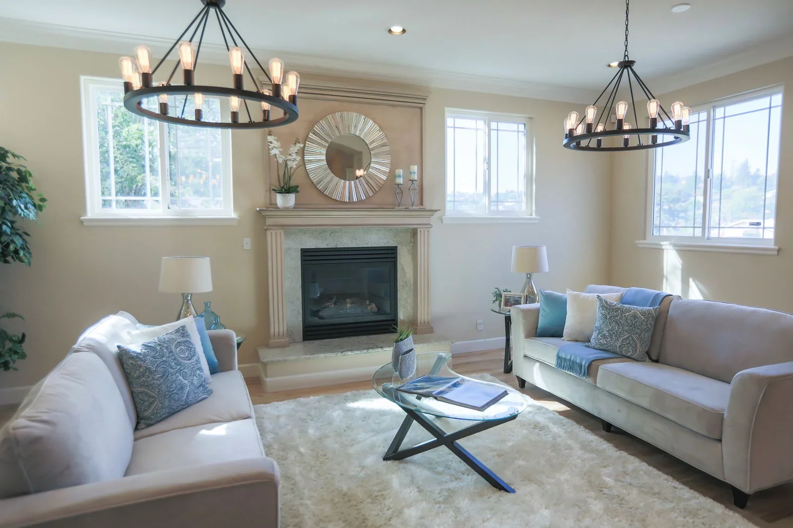 Lò sưởi ấm áp kết hợp sofa hiện đại tạo trục đối xứng, định hình kích thước phòng khách chuẩn mực. | Thiết kế nội thất 24