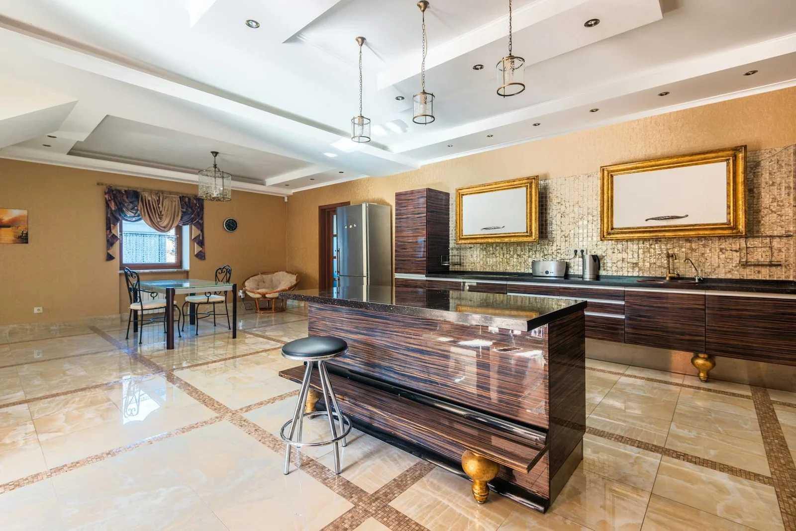 Nội thất bếp rộng rãi và sang trọng với đường nét hiện đại, vật liệu cao cấp cùng chi tiết hoàn thiện tỉ mỉ. | Thiết kế nội thất 24