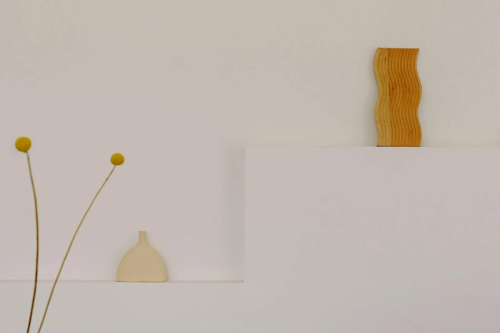 Simple and elegant minimalist decor featuring a wooden sculp | Thiết kế nội thất 24