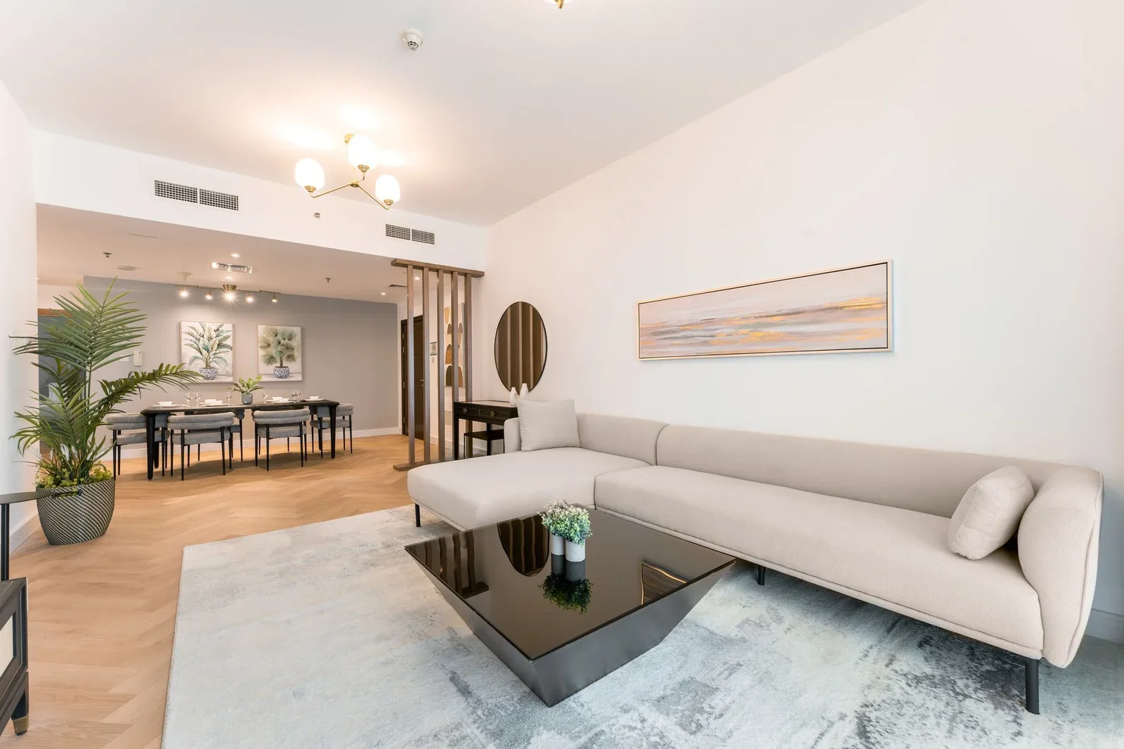 Phòng khách hiện đại nổi bật với bộ sofa màu be tinh tế, đường nét decor thanh lịch mang đậm phong cách Hàn Quốc. | Thiết kế nội thất 24