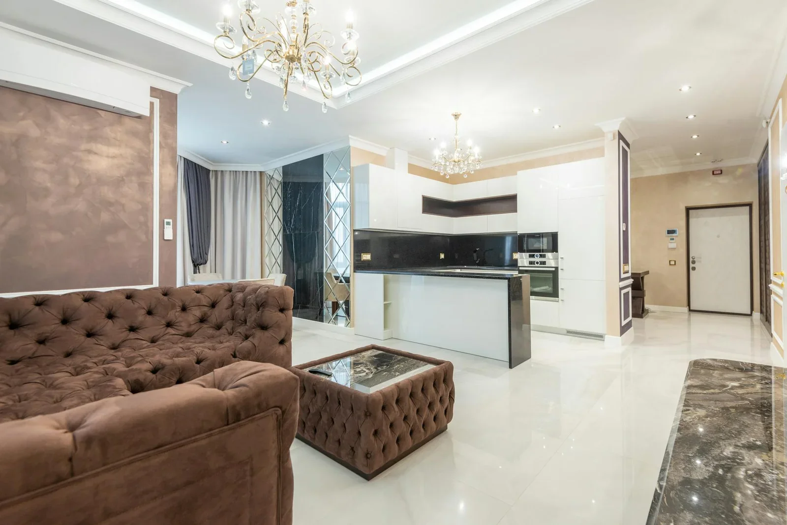 Thiết kế không gian mở sang trọng với nội thất hiện đại và hệ đèn nghệ thuật, tạo nên phòng khách đẳng cấp đầy ấn tượng. | Thiết kế nội thất 24