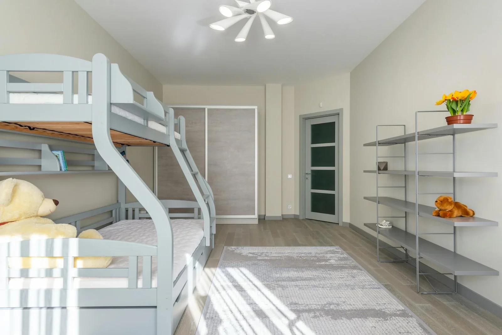 Bunk bed with bear toy placed near shelves with flowerpots i | Thiết kế nội thất 24