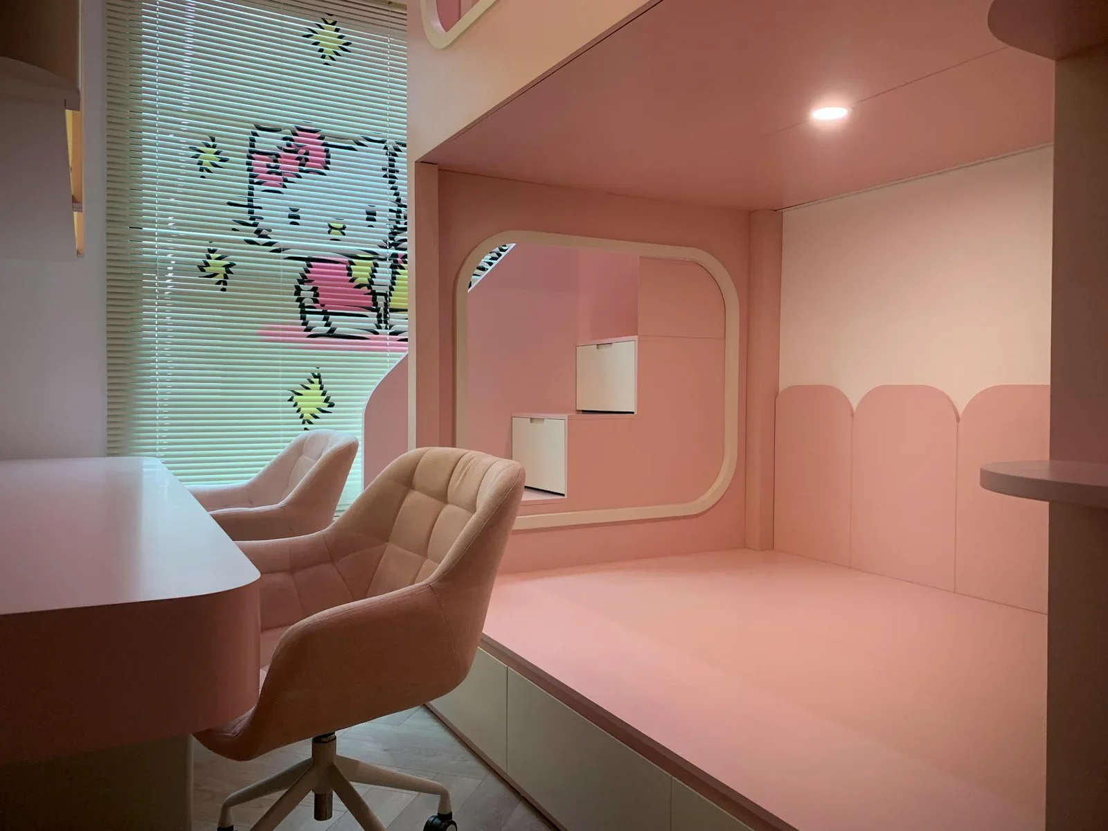 Cute pink-themed interior design with chairs and Hello Kitty | Thiết kế nội thất 24