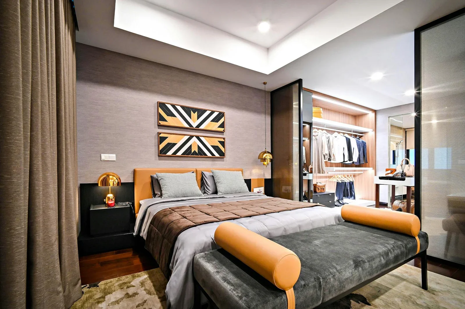 Phòng ngủ đương đại sang trọng sở hữu giường ngủ cao cấp cùng khu vực thay đồ được bố trí khoa học, tiện nghi. | Thiết kế nội thất 24