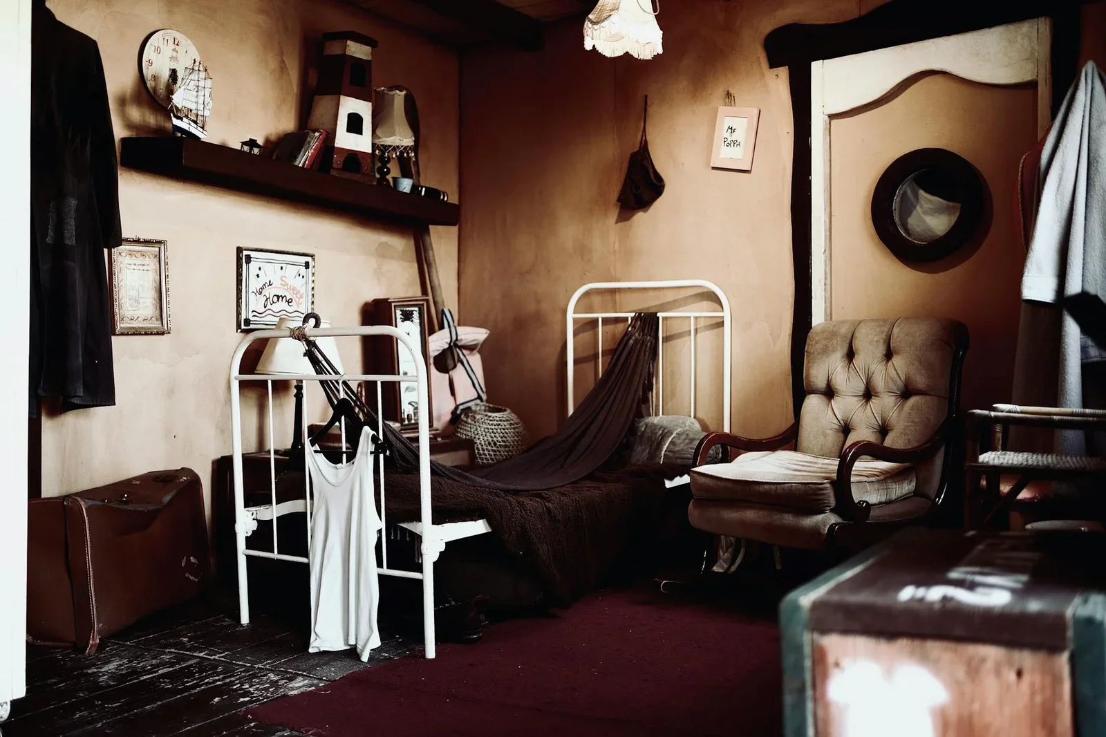 Nội thất vintage ấm cúng pha chút mộc mạc với ghế bành êm ái cùng những chi tiết trang trí cổ điển cuốn hút. | Thiết kế nội thất 24