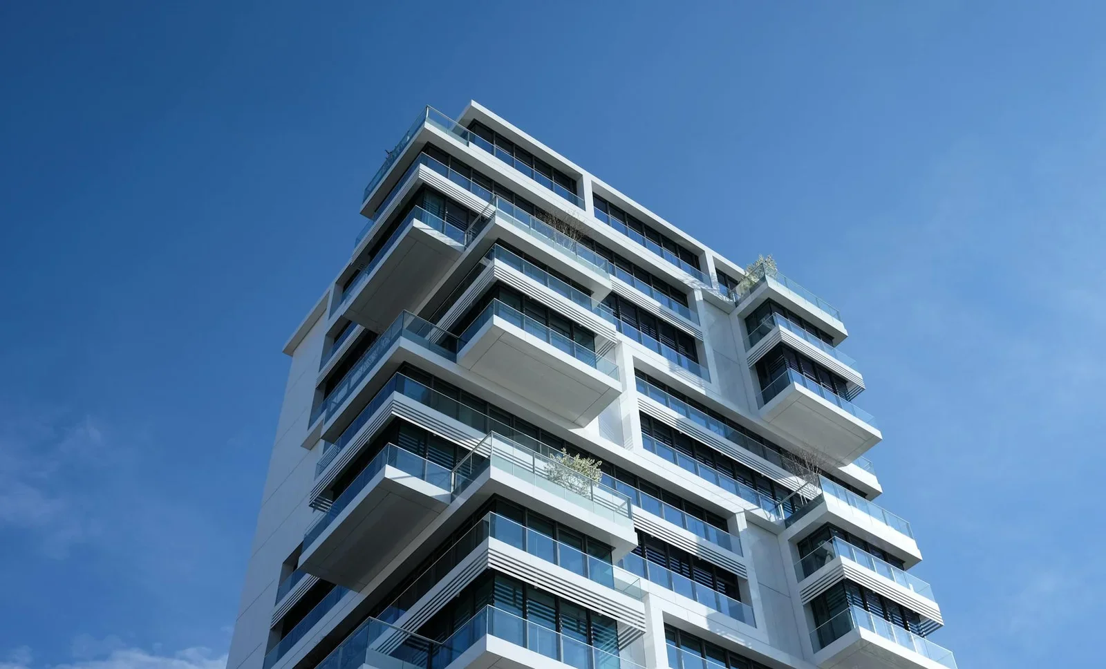 Striking low-angle shot of a modern condominium with unique | Thiết kế nội thất 24