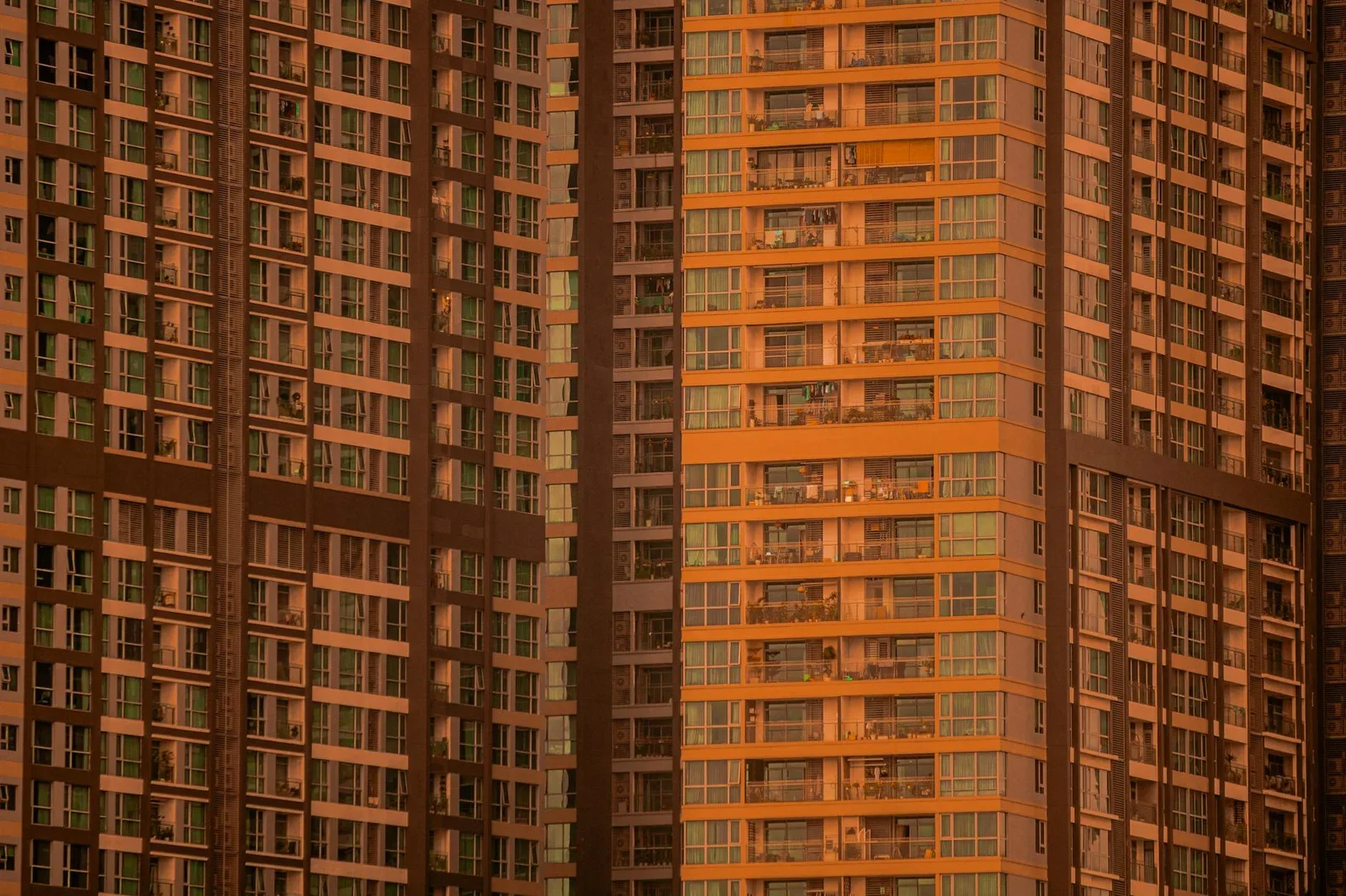 Close-up view of modern high-rise apartment buildings at sun | Thiết kế nội thất 24