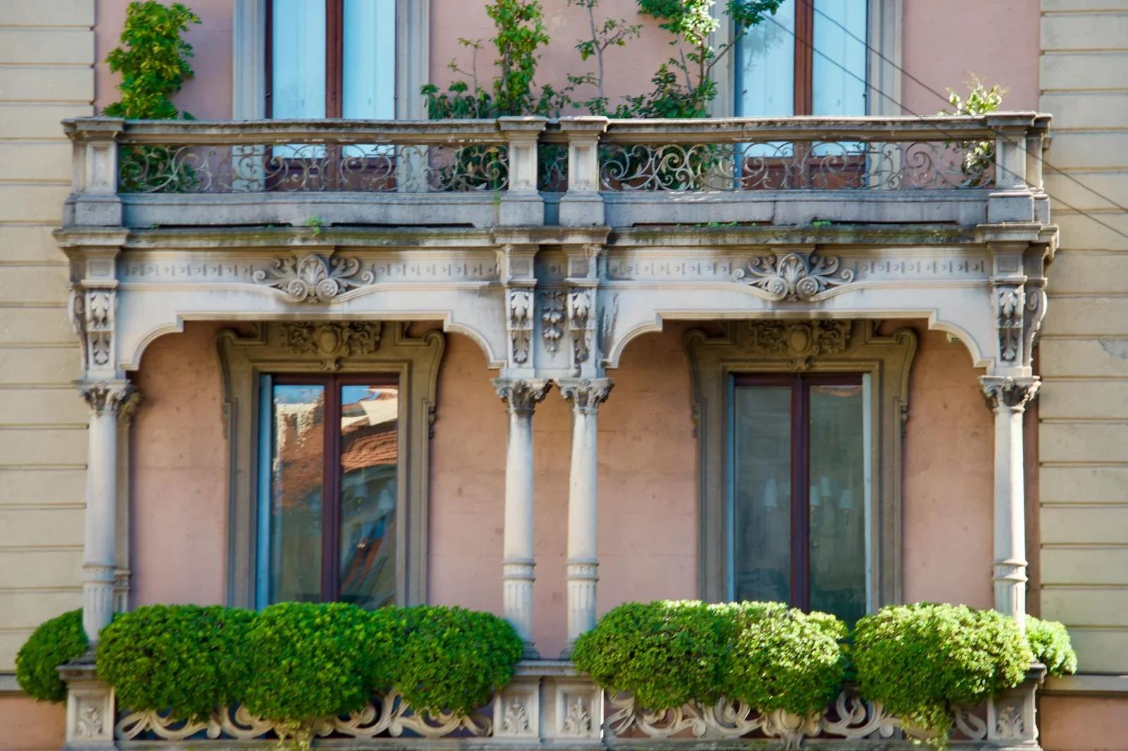 Charming European balcony with intricate stone carvings and  | Thiết kế nội thất 24