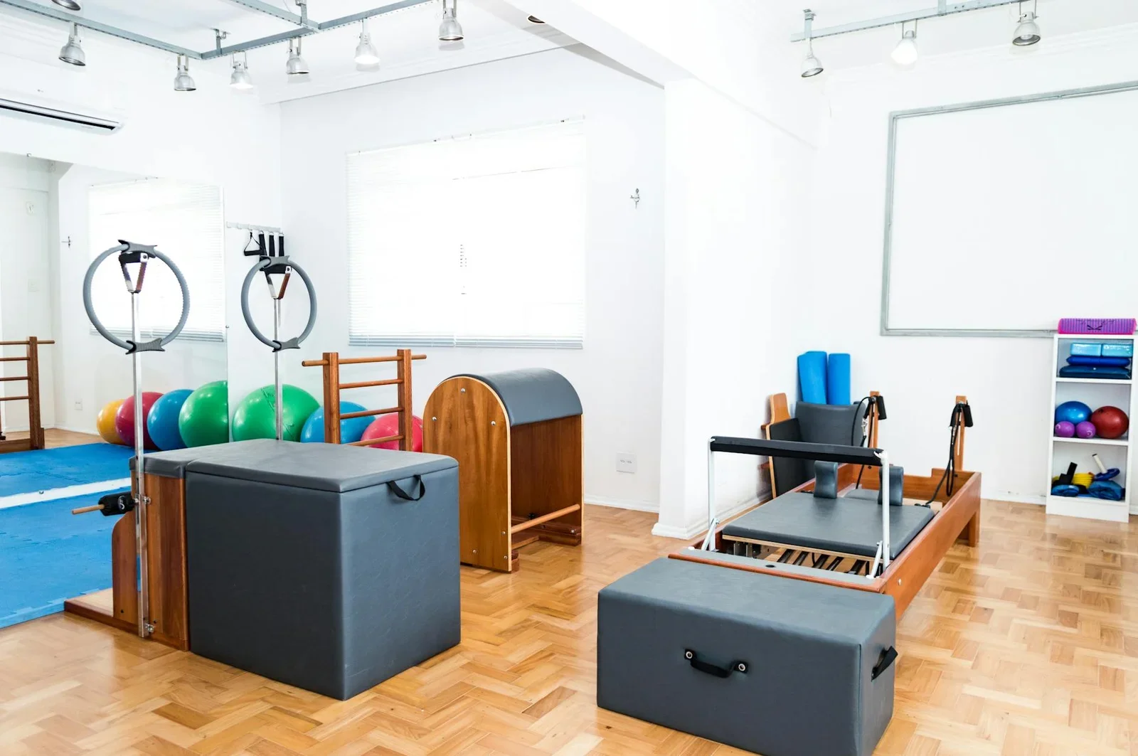 Phòng tập nội bộ trang bị thiết bị hiện đại cùng bóng tập, không gian wellness chuyên nghiệp giúp nhân viên cân bằng sức khỏe sau giờ làm. | Thiết kế nội thất 24