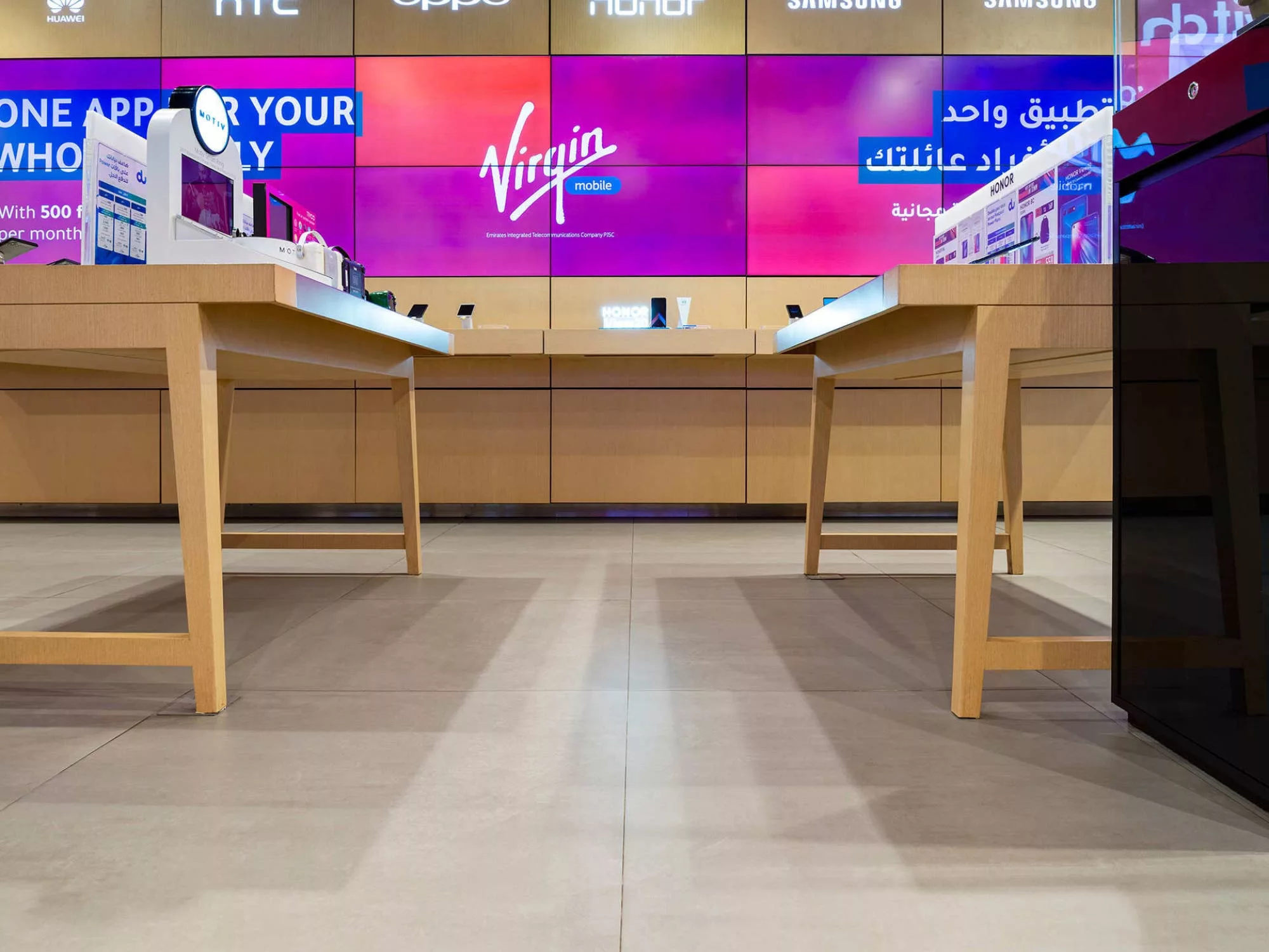 Không Gian Tương Lai - Showroom Axiom Telecom