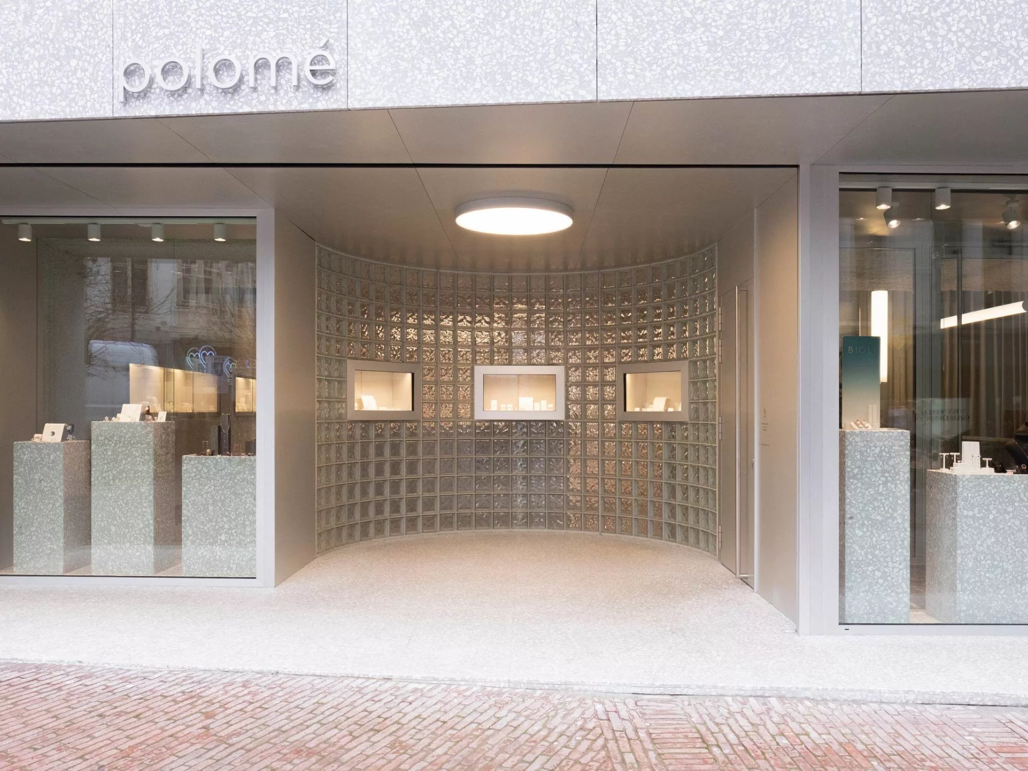 Không Gian Tinh Tế - Showroom RIO By Bluewood