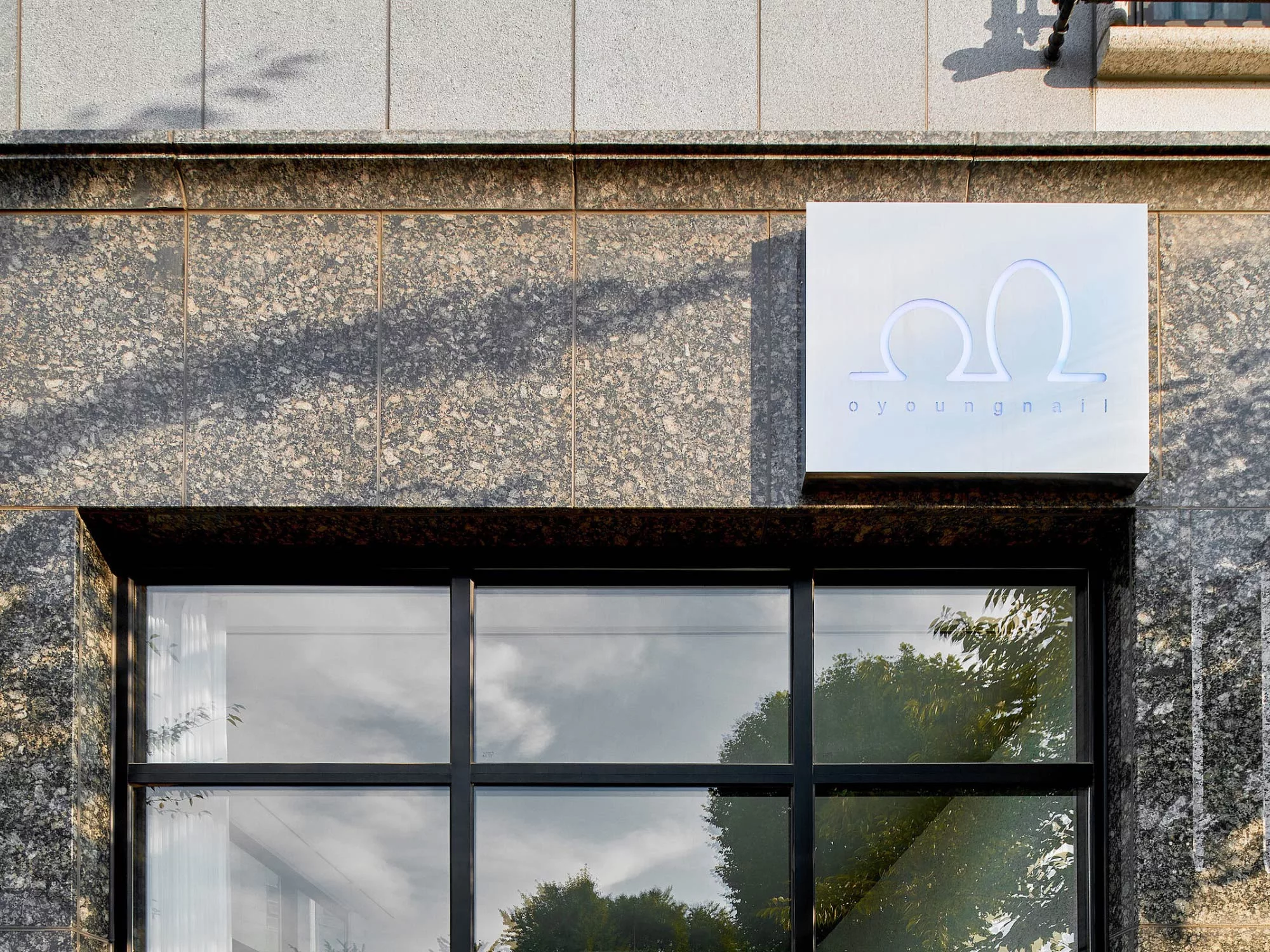 Không Gian Tinh Tế - Nail Studio LUXE