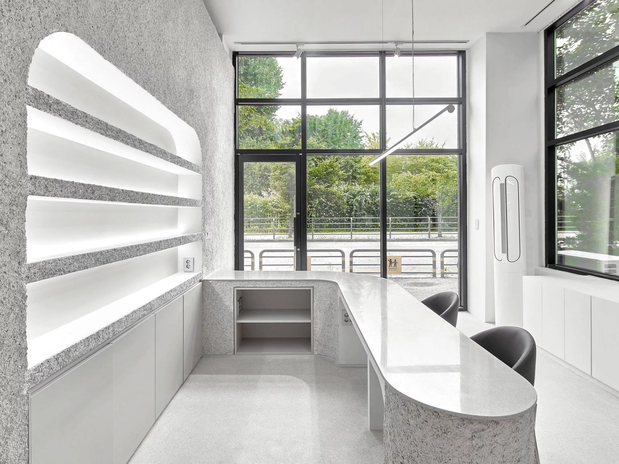 Không Gian Tinh Tế - Nail Studio LUXE