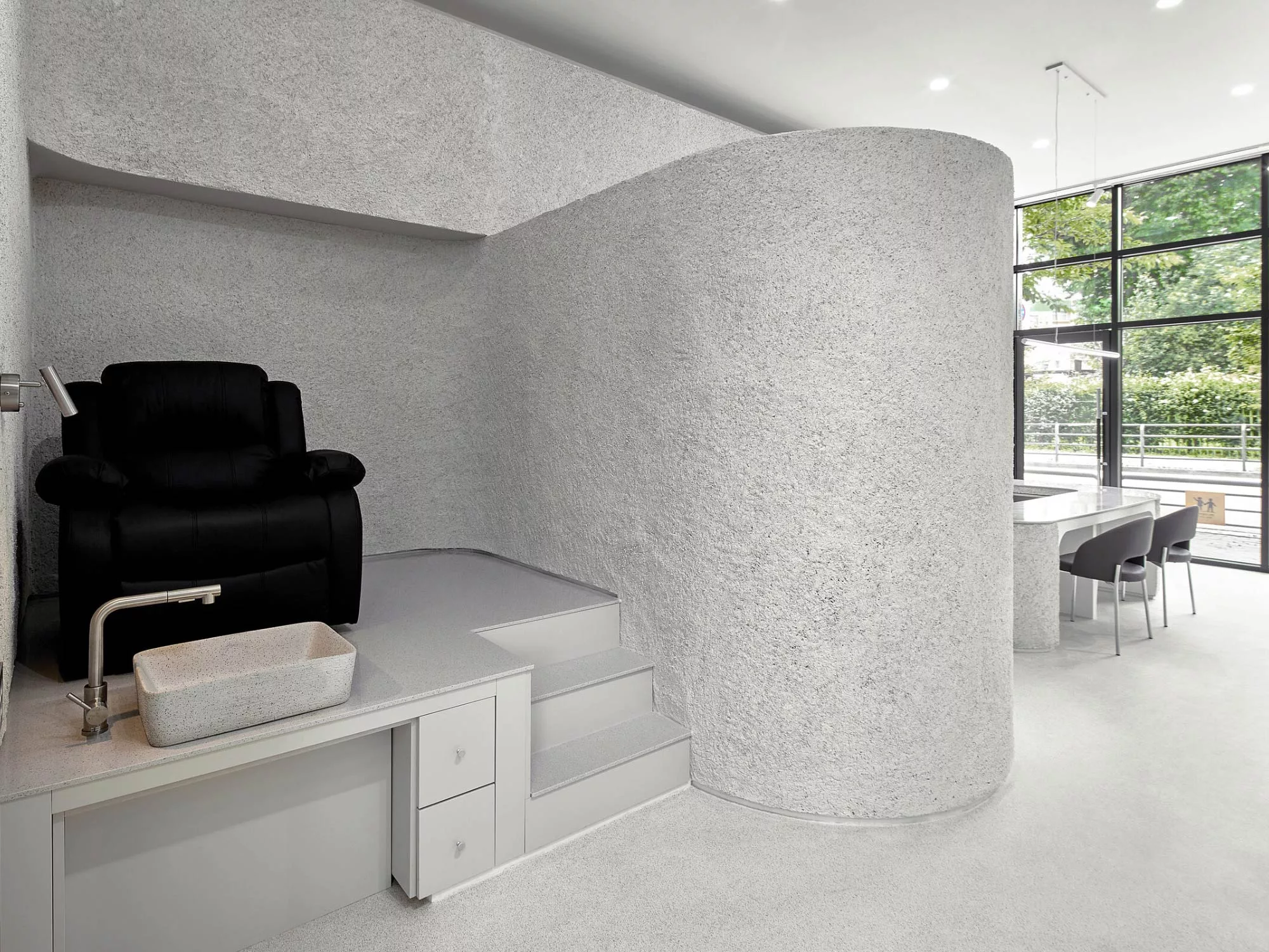 Không Gian Tinh Tế - Nail Studio LUXE
