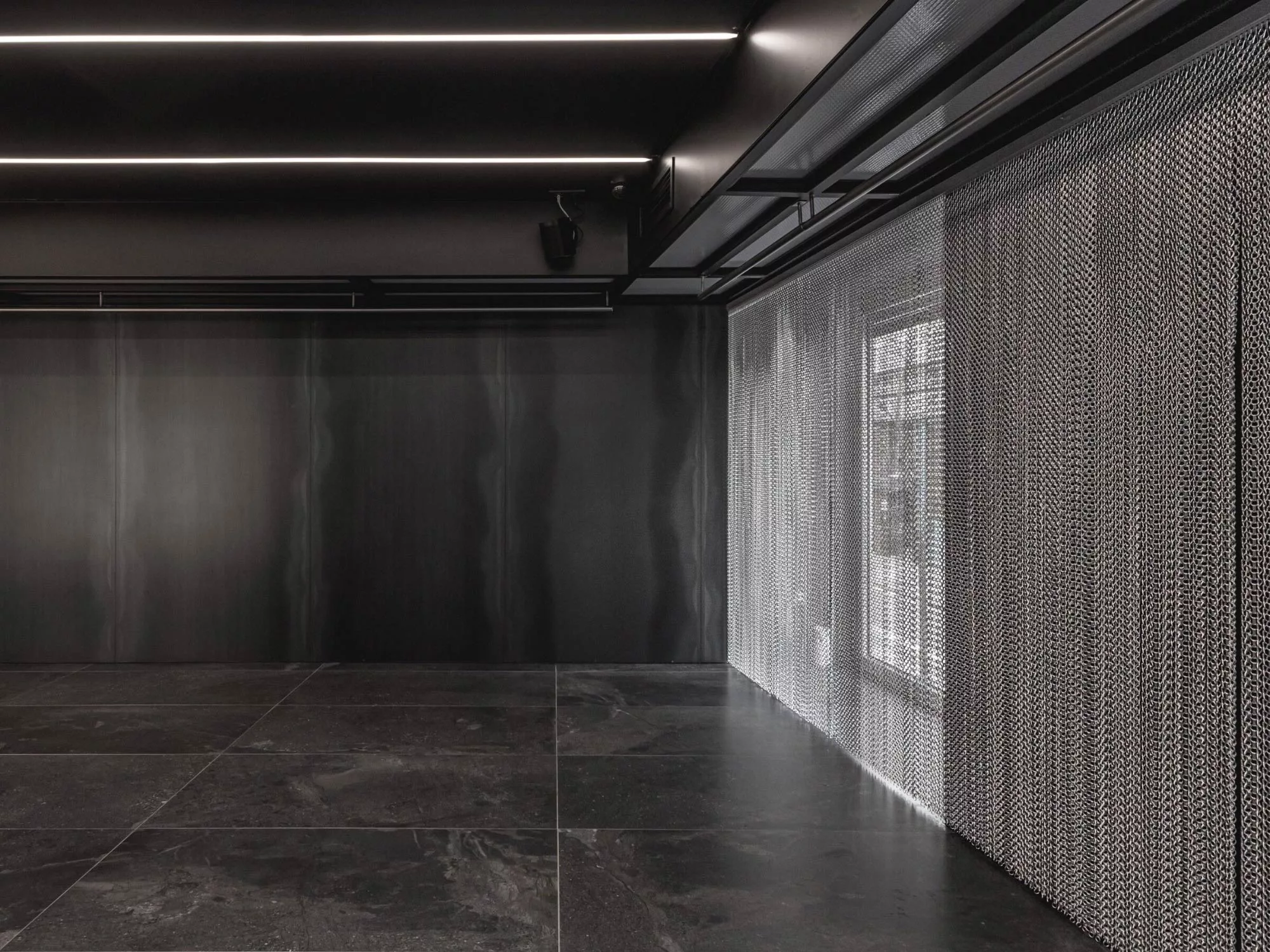 Không Gian Tinh Tế - Showroom Thời Trang Lạc Hồng