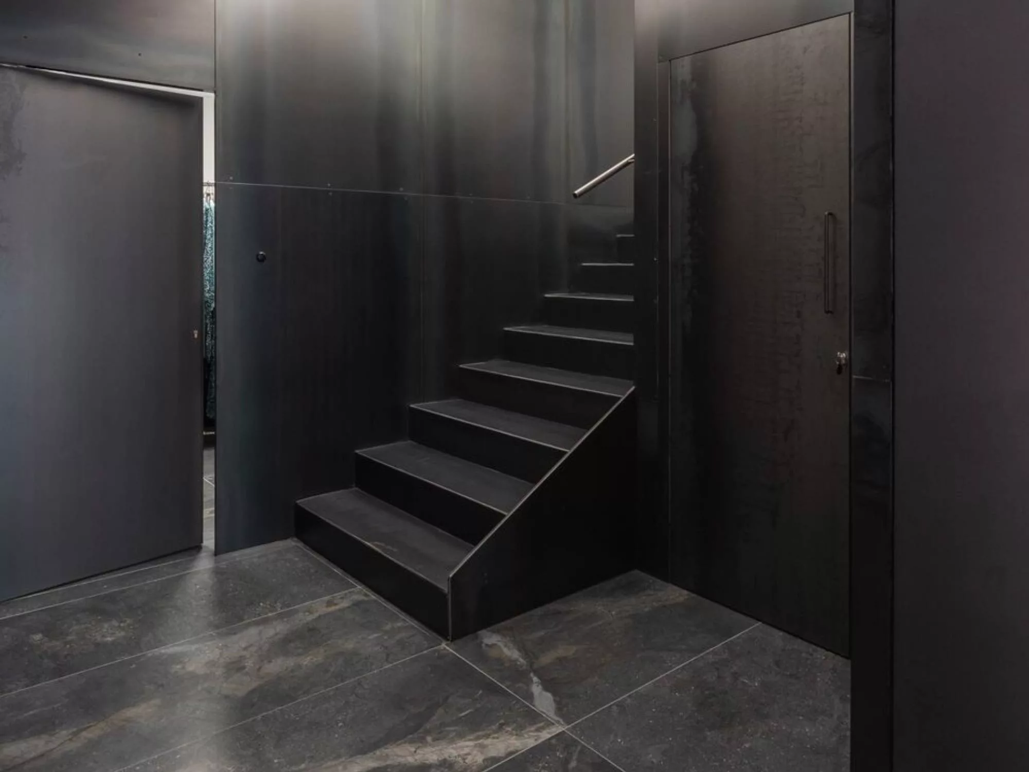 Không Gian Tinh Tế - Showroom Thời Trang Lạc Hồng