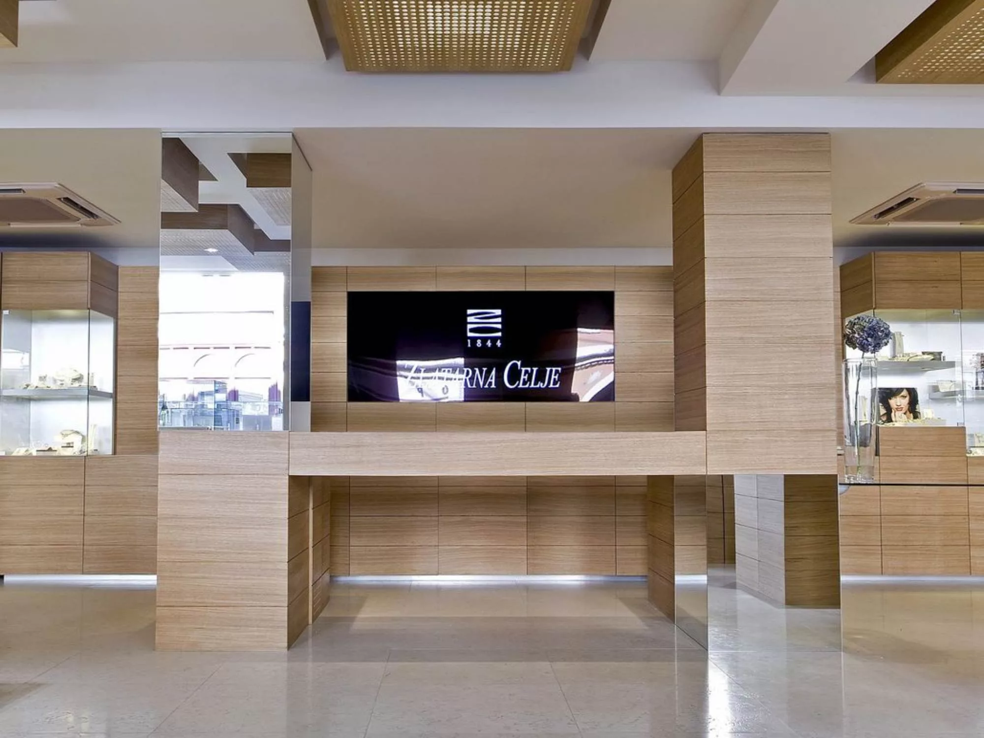 Không Gian Tinh Tế Của Trang Sức Lộc Phát