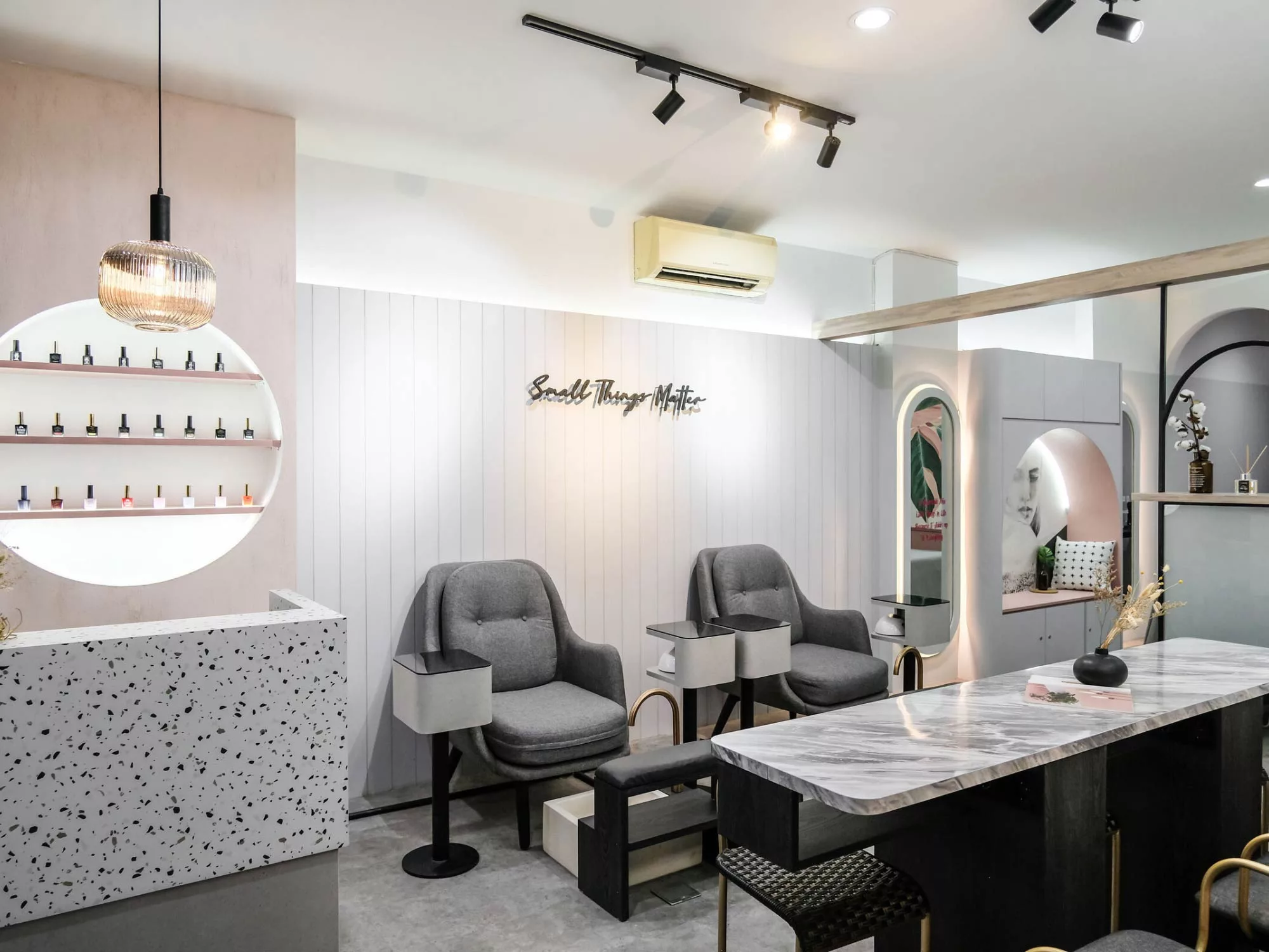Không Gian Tinh Tế - Thiết Kế Nội Thất Cửa Hàng Nail Bella