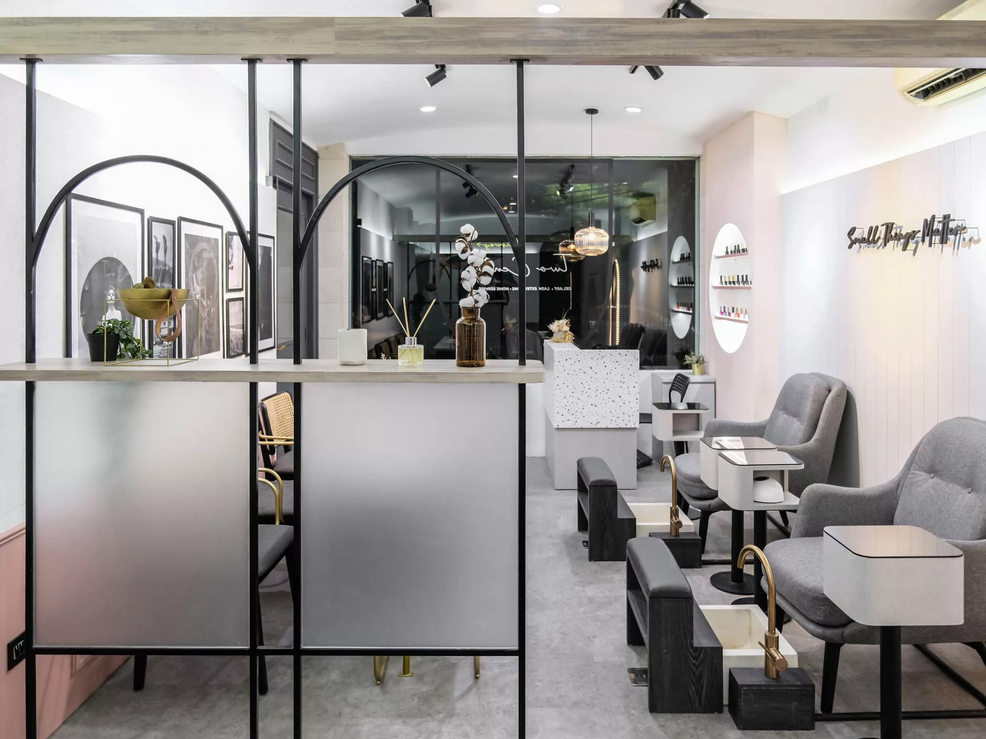 Không Gian Tinh Tế - Thiết Kế Nội Thất Cửa Hàng Nail Bella