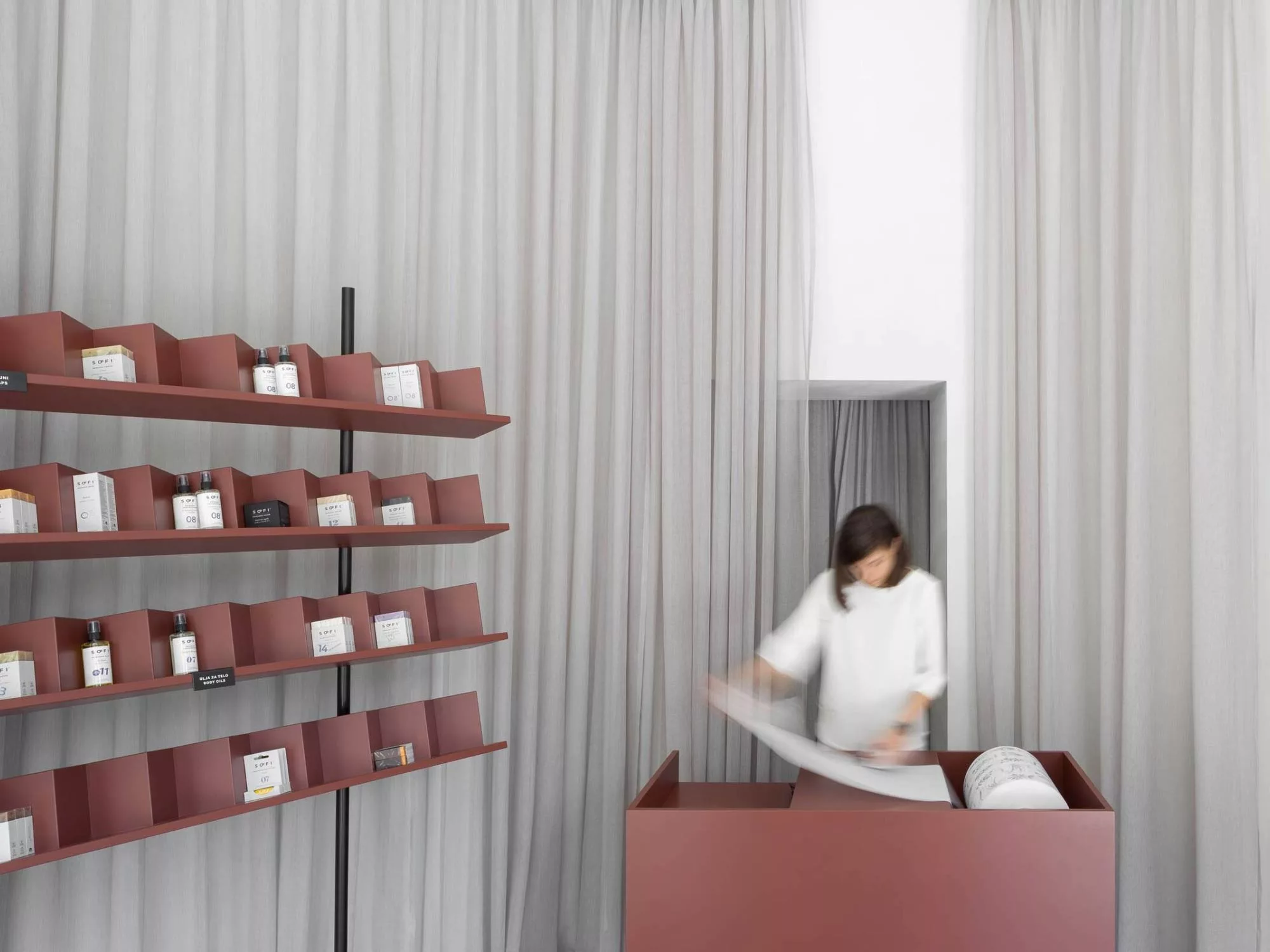 Không Gian Thanh Lịch - Showroom Mỹ Phẩm LUXE ELEGANCE