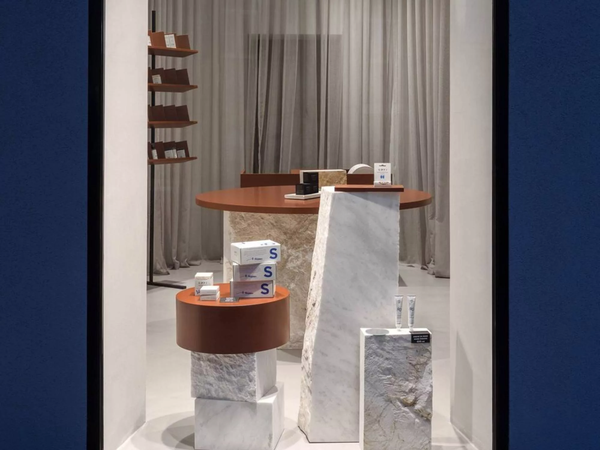Không Gian Thanh Lịch - Showroom Mỹ Phẩm LUXE ELEGANCE