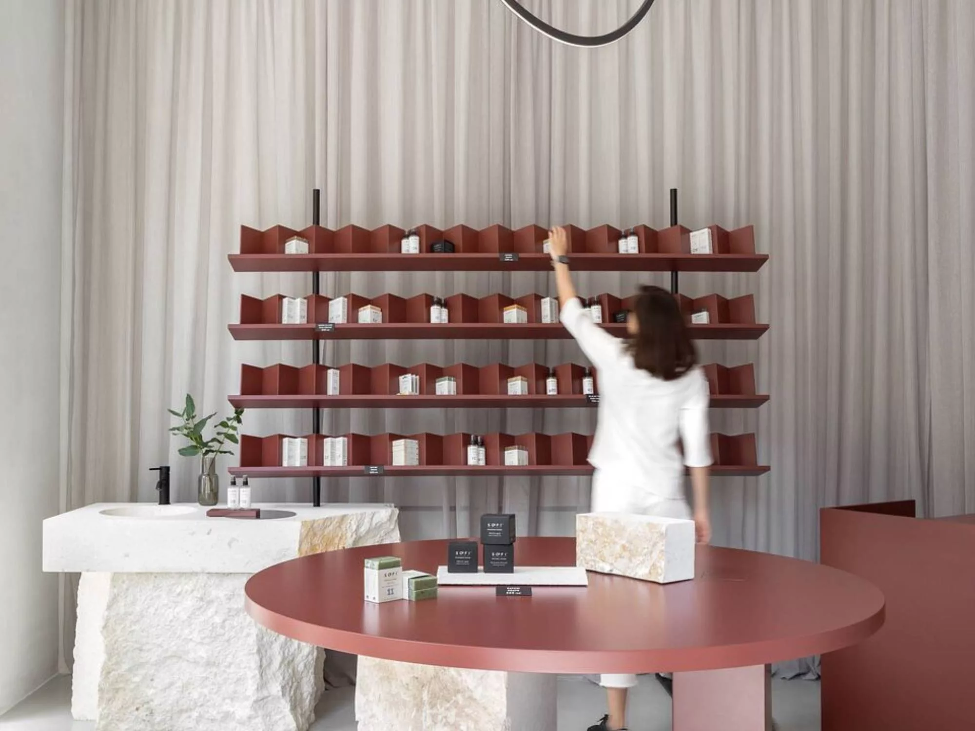 Không Gian Thanh Lịch - Showroom Mỹ Phẩm LUXE ELEGANCE