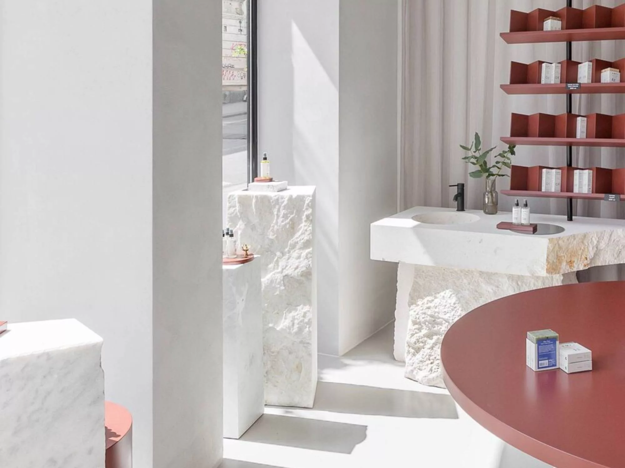 Không Gian Thanh Lịch - Showroom Mỹ Phẩm LUXE ELEGANCE