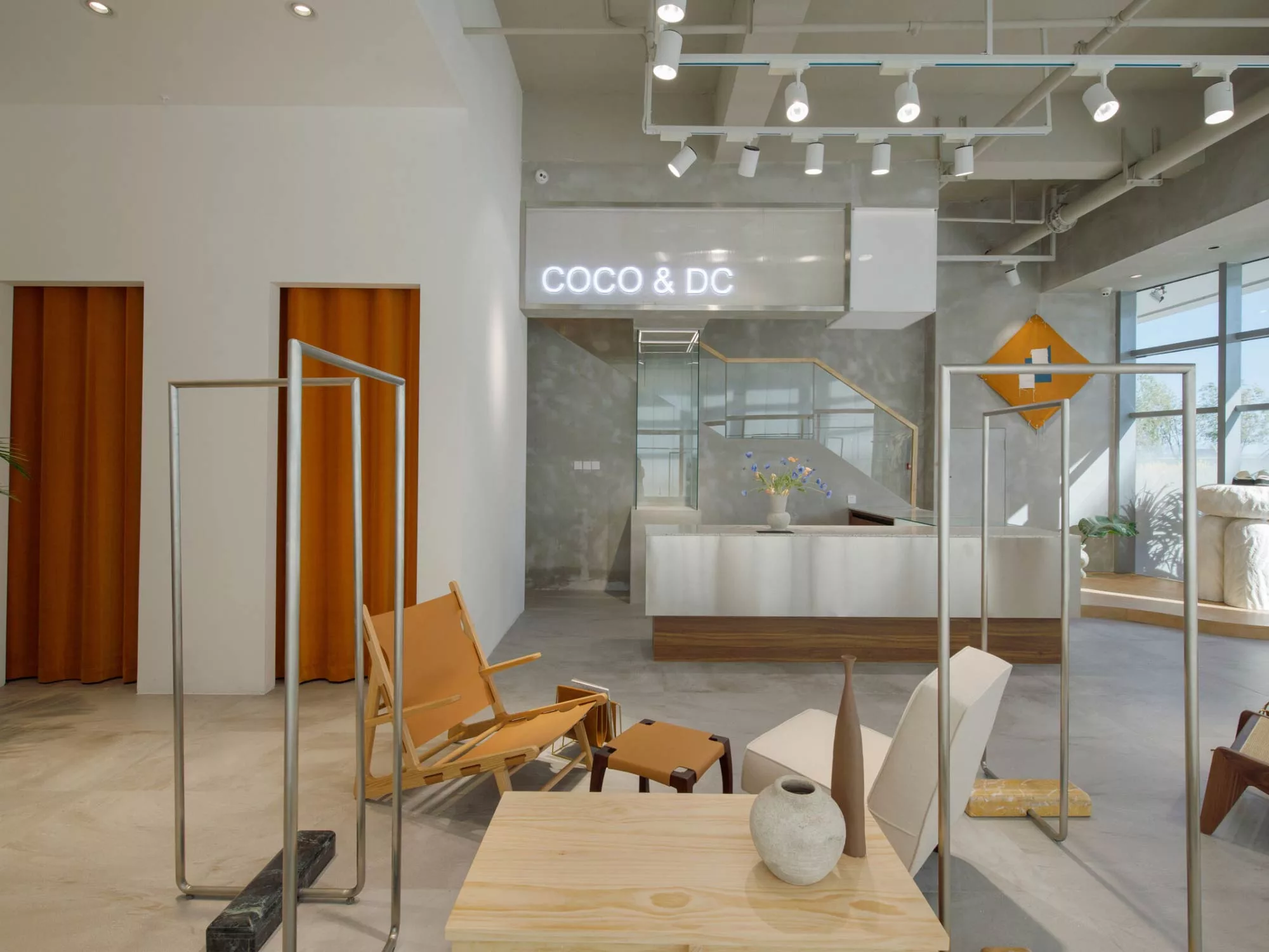 Không Gian Tinh Tế - Thiết Kế Nội Thất Của Coco & DC Fashion
