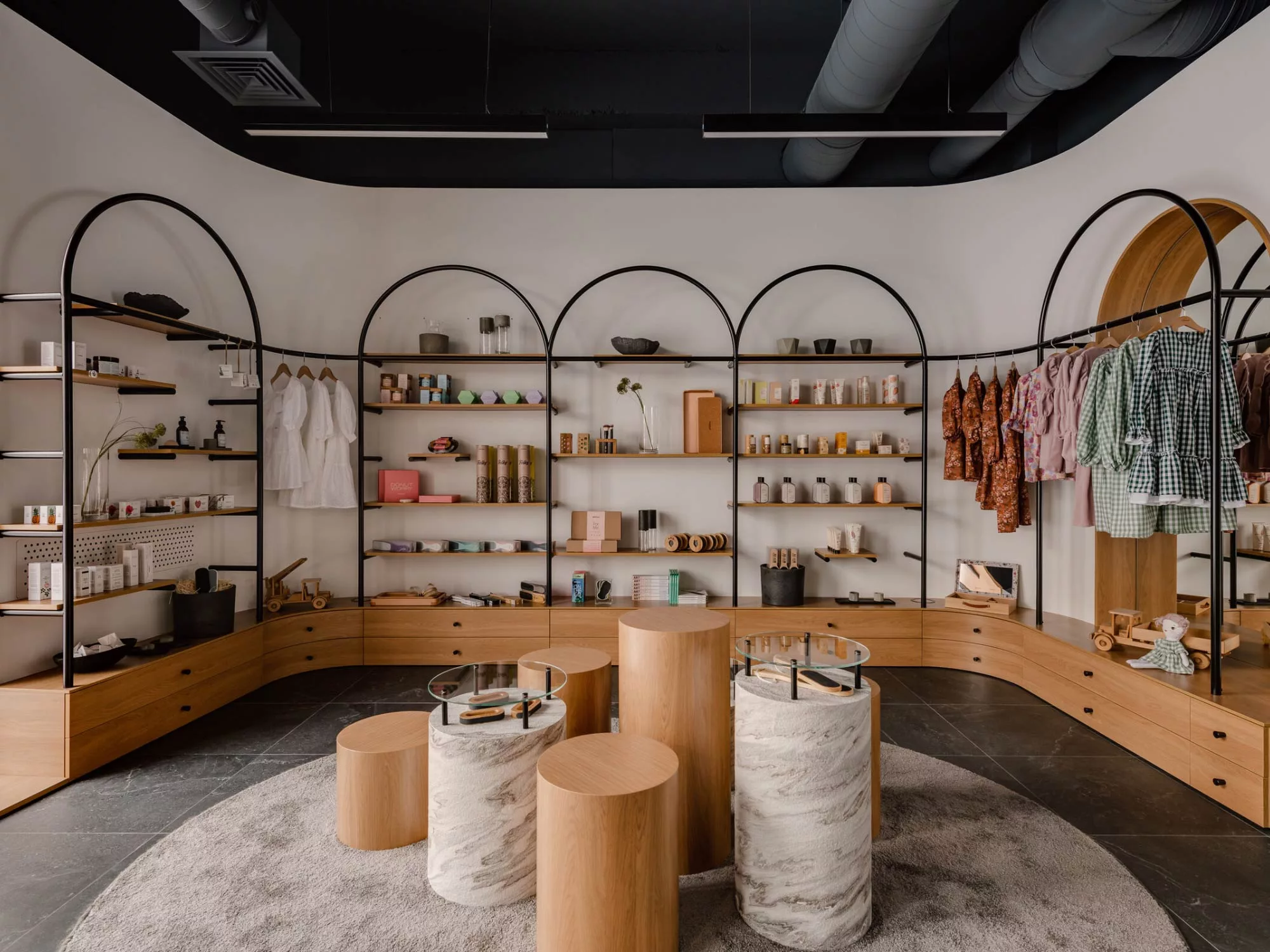 Không Gian Tinh Tế - Trải Nghiệm Thời Trang Cao Cấp tại Olym Fashion Hub