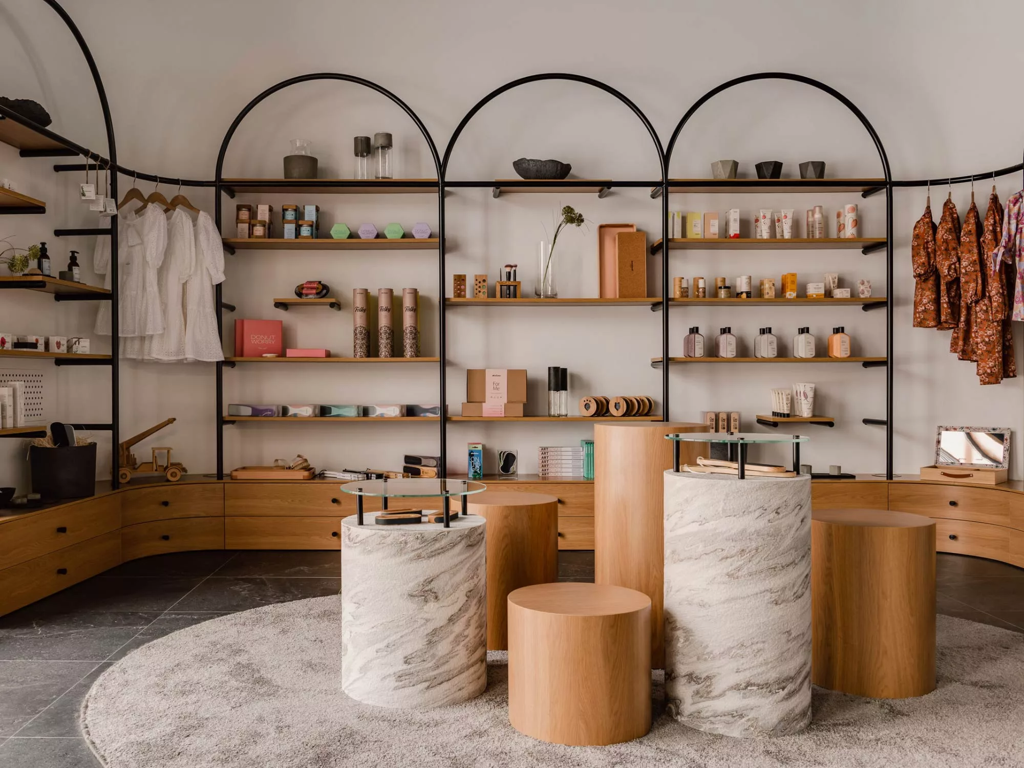 Không Gian Tinh Tế - Trải Nghiệm Thời Trang Cao Cấp tại Olym Fashion Hub