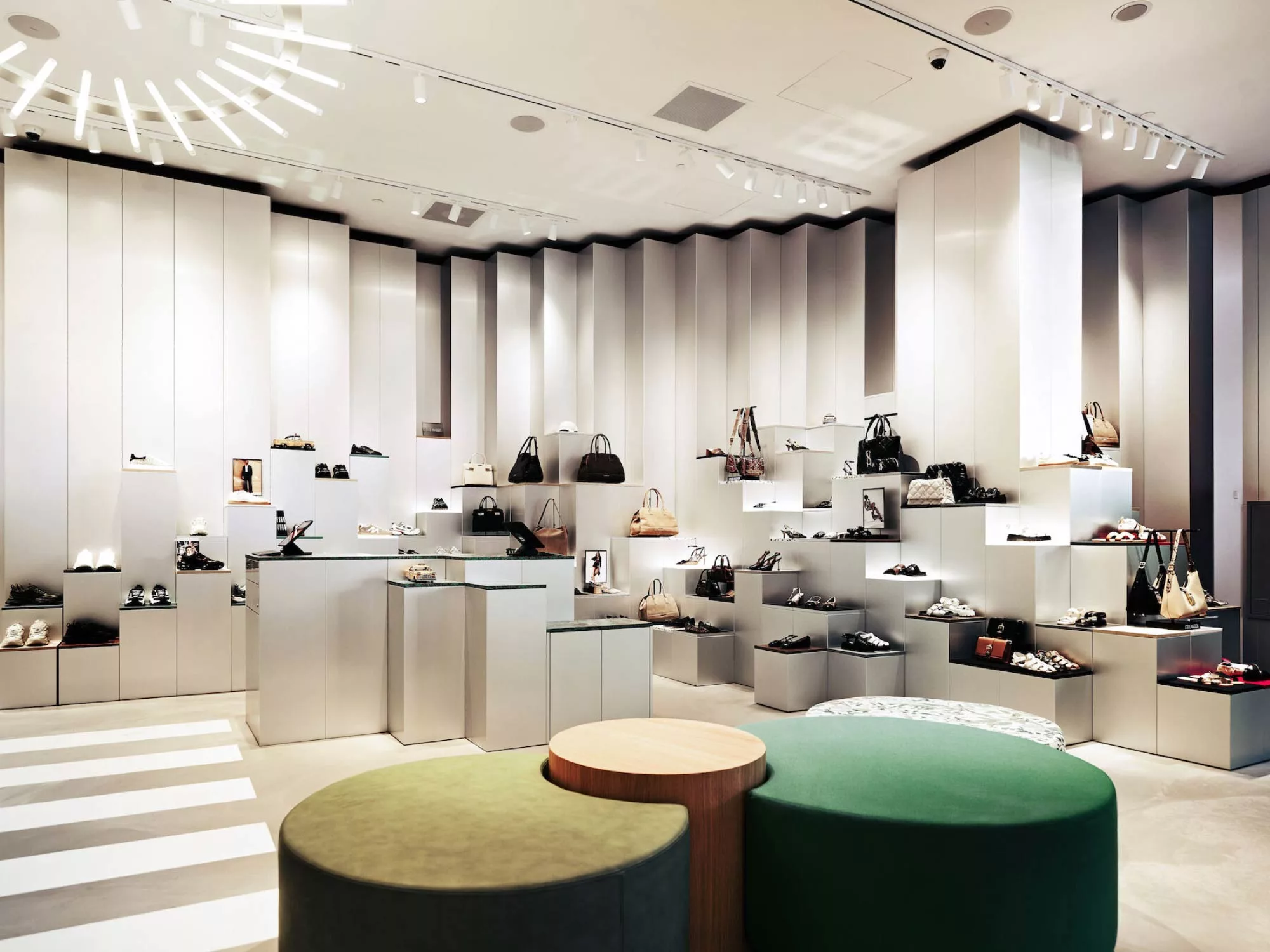 Không Gian Trải Nghiệm Thời Trang: Thiết Kế Showroom Urban Vogue