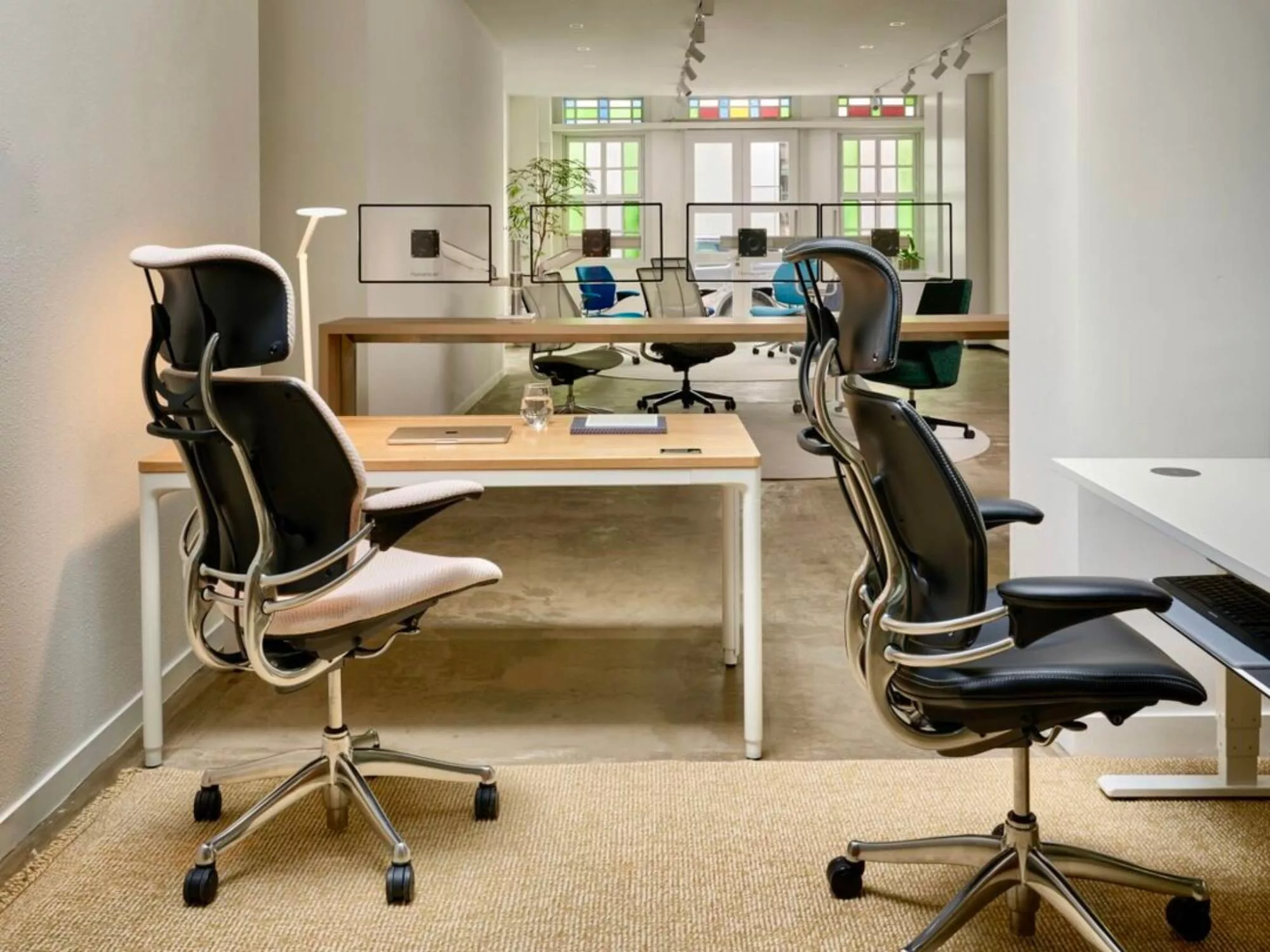 Không Gian Tối Ưu - Trải Nghiệm Sáng Tạo Tại Showroom VinaWork