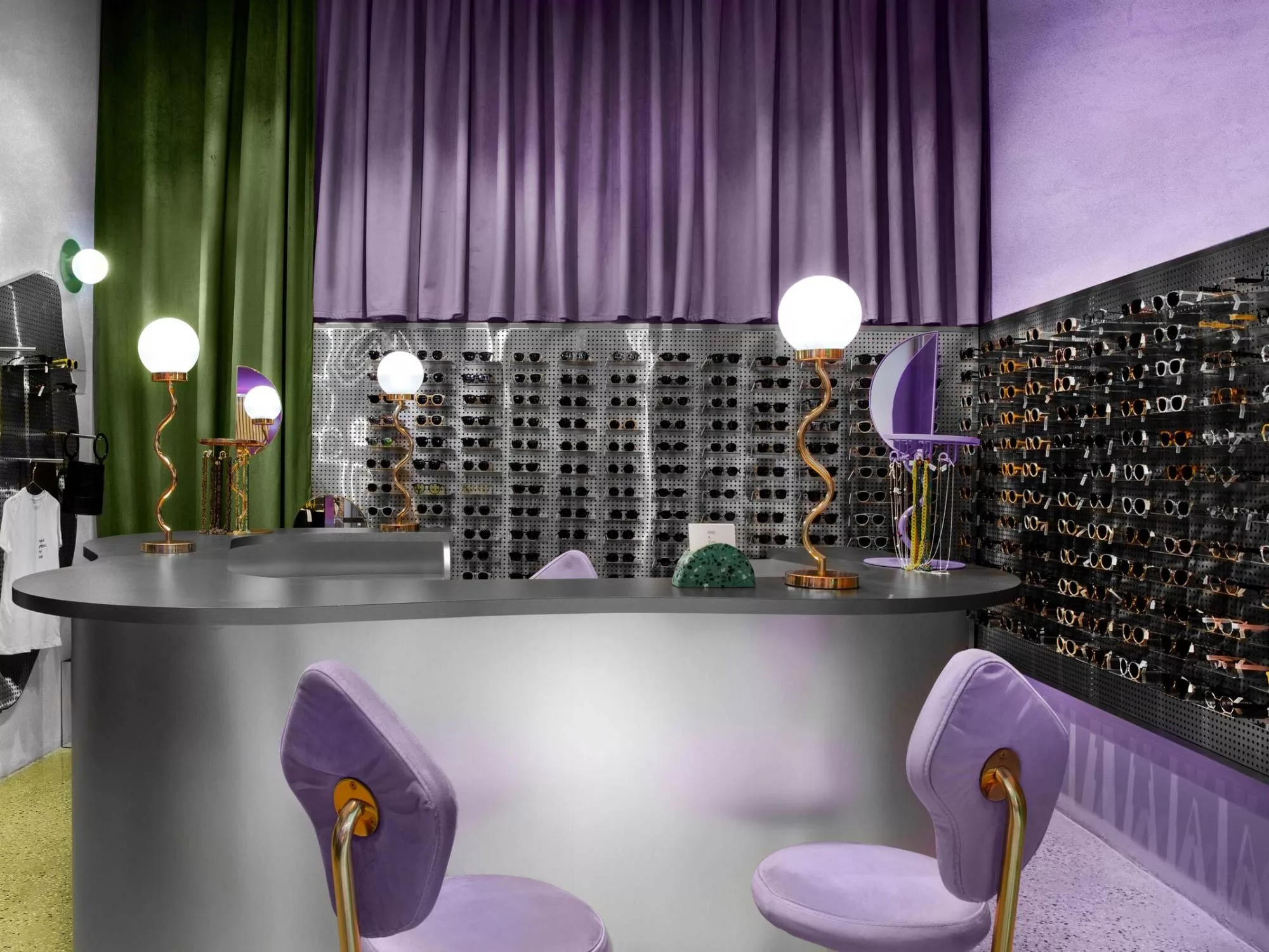 Không Gian Tối Ưu - Trải Nghiệm Sáng Tạo Tại Showroom VinaWork