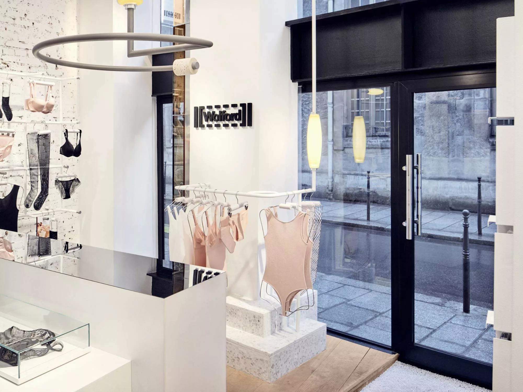 Không Gian Tinh Tế: Thiết Kế Nội Thất Shop Đồ Lót VinaLingerie