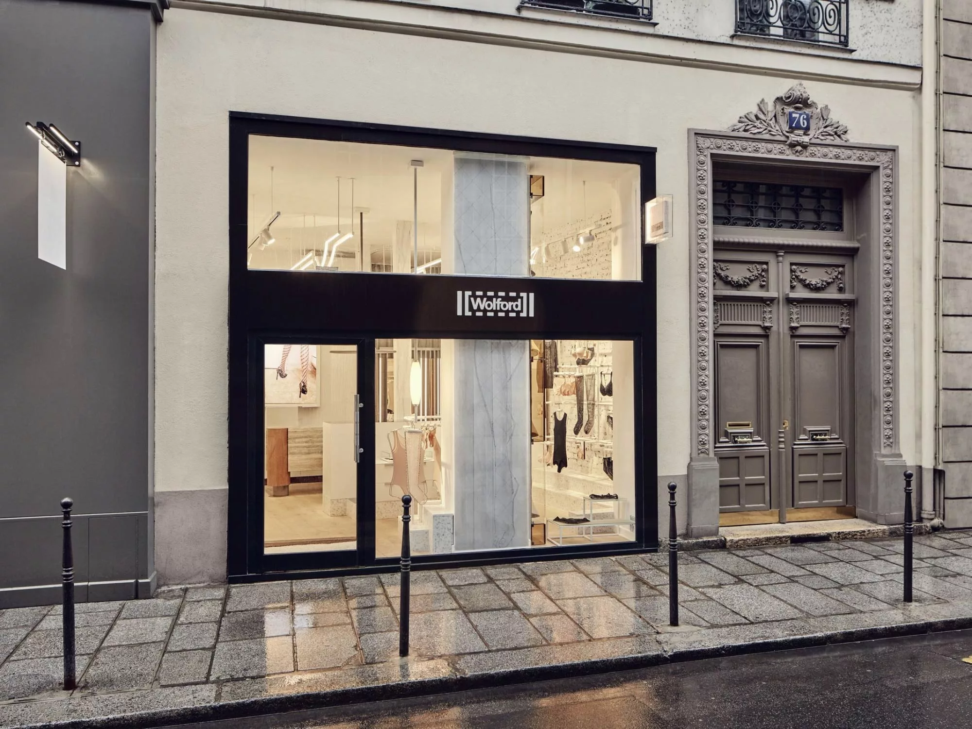Không Gian Tinh Tế: Thiết Kế Nội Thất Shop Đồ Lót VinaLingerie