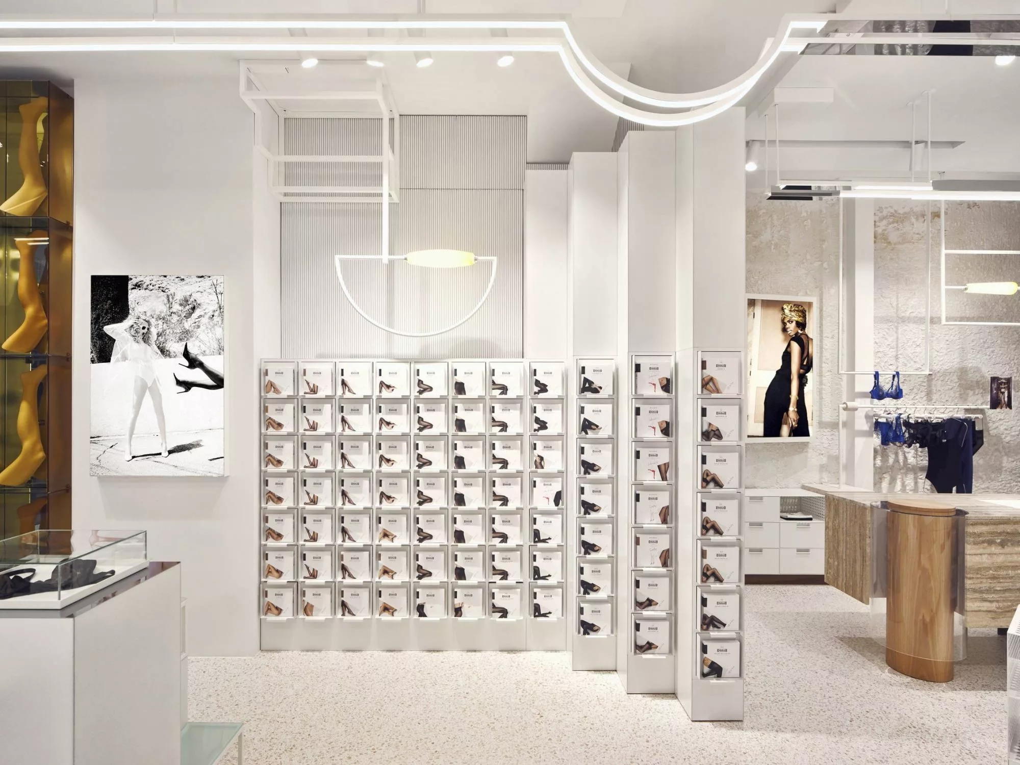 Lối Sống Tinh Tế - Thiết Kế Nội Thất Cao Cấp Cho Showroom Đồ Lót