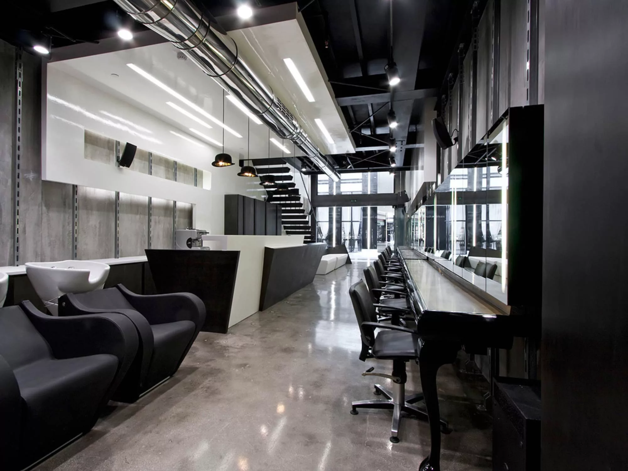 Luna Hair Studio – Không Gian Tinh Tế Kết Hợp Cảm Hứng Công Nghiệp