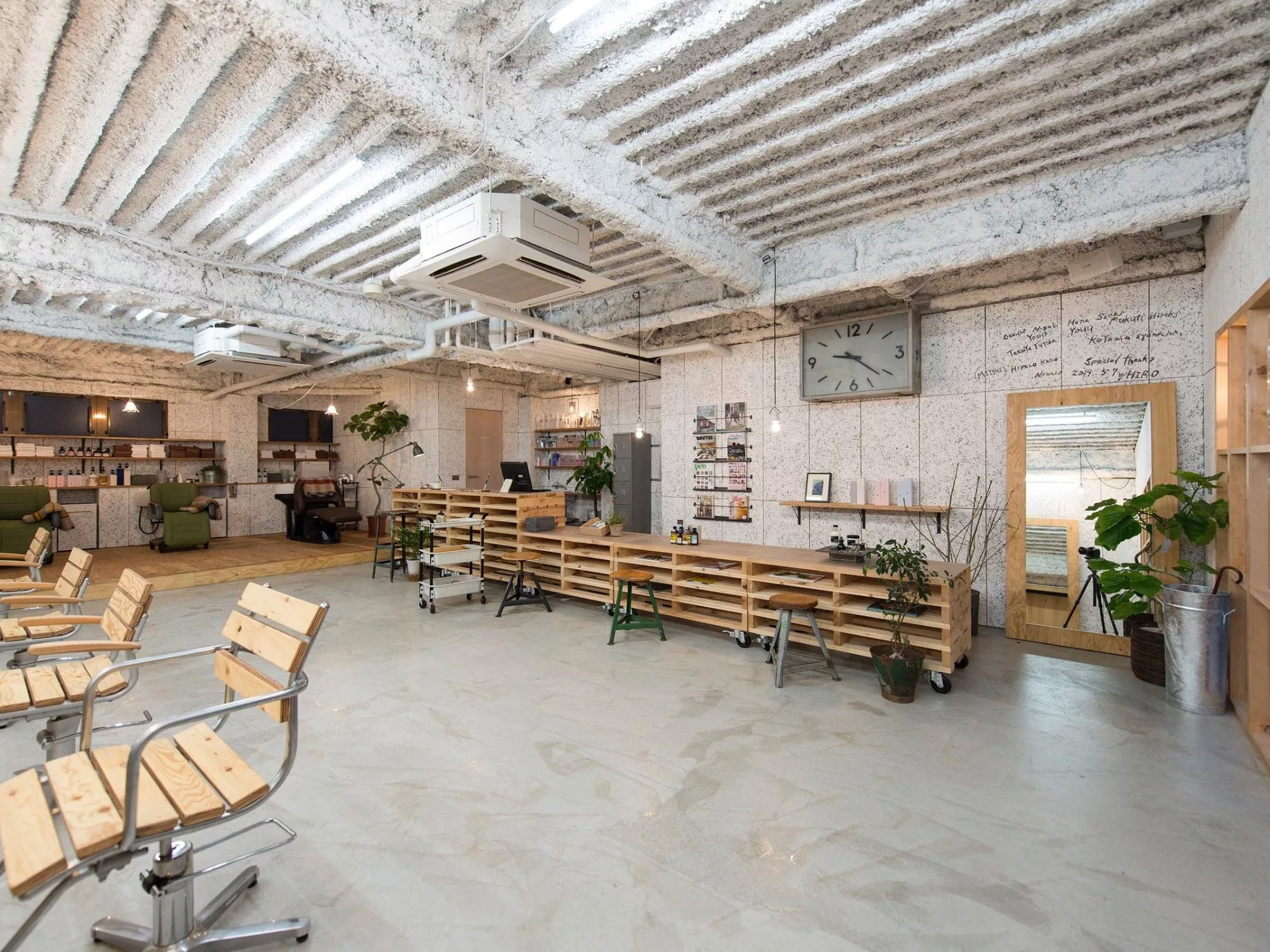 Không Gian Tinh Tế - Thiết Kế Nội Thất Cao Cấp cho Salon Thuần Việt