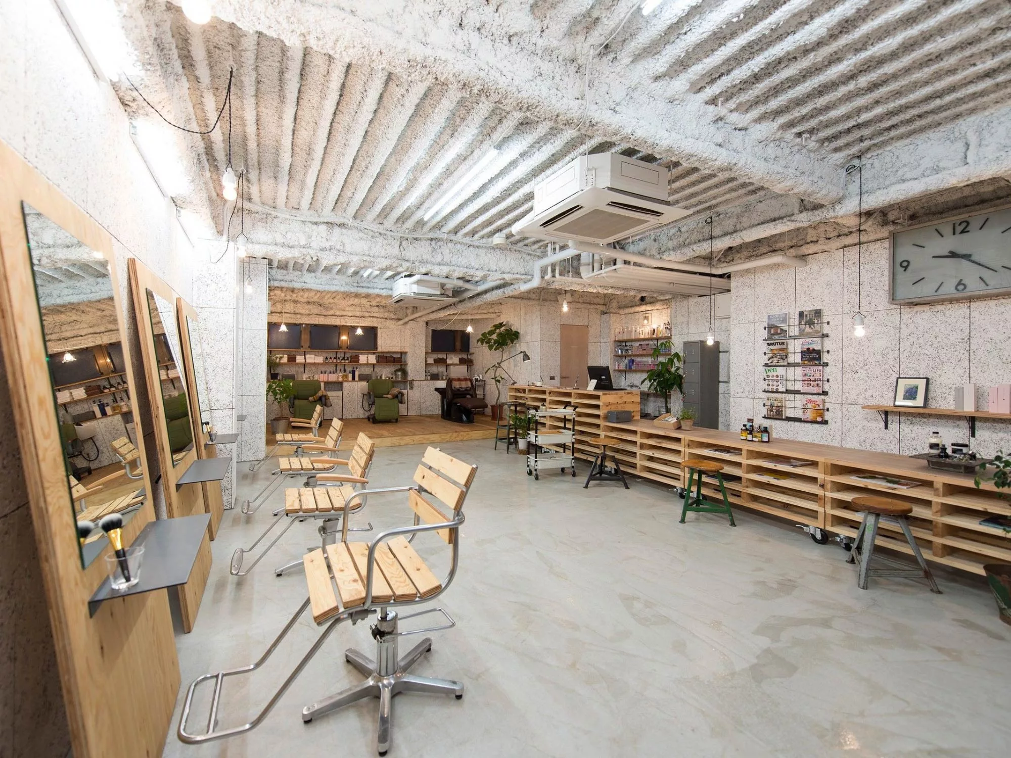 Không Gian Tinh Tế - Thiết Kế Nội Thất Cao Cấp cho Salon Thuần Việt