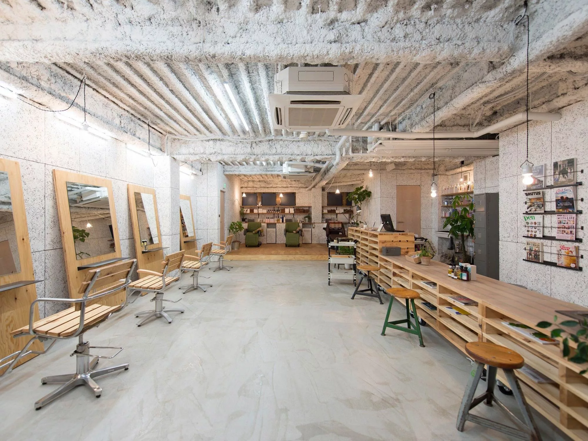 Không Gian Tinh Tế - Thiết Kế Nội Thất Cao Cấp cho Salon Thuần Việt